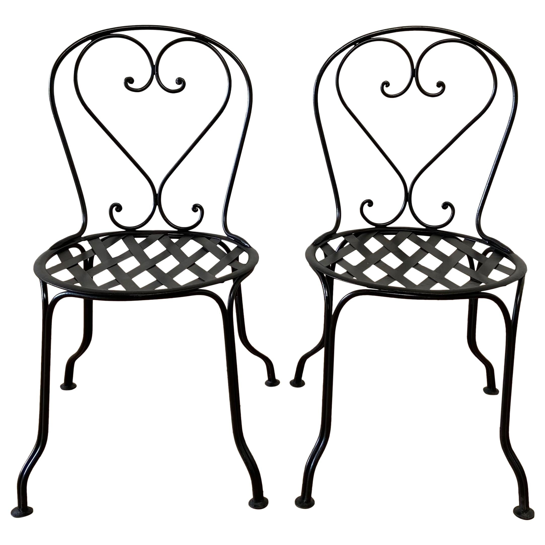 Paire de chaises bistro vintage de style français en fer noir en vente
