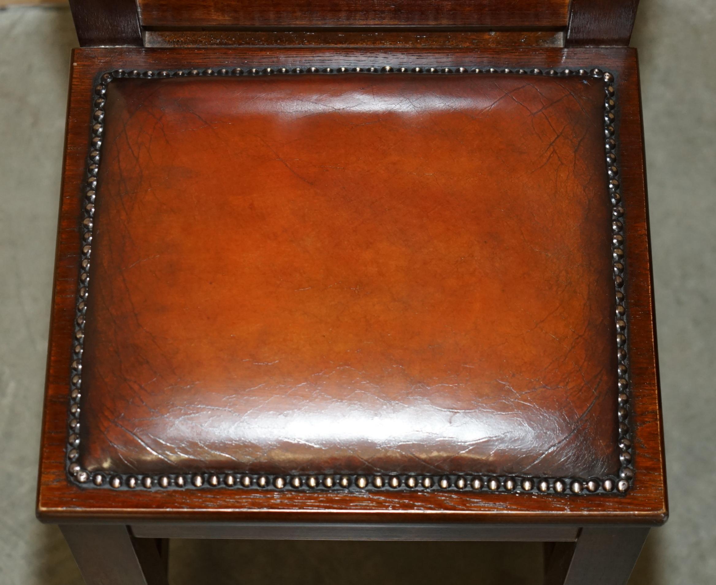 COPPIA D'EPOCA DI SGABELLI DA CUCINA IN PELLE MARRONE COMPLETAMENTE RISTRUTTURATI in vendita 10