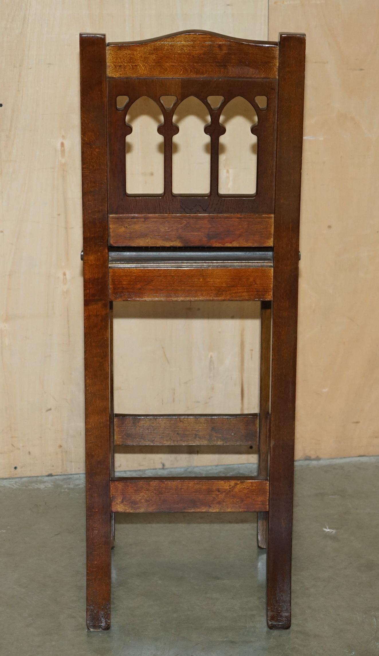 COPPIA D'EPOCA DI SGABELLI DA CUCINA IN PELLE MARRONE COMPLETAMENTE RISTRUTTURATI in vendita 12