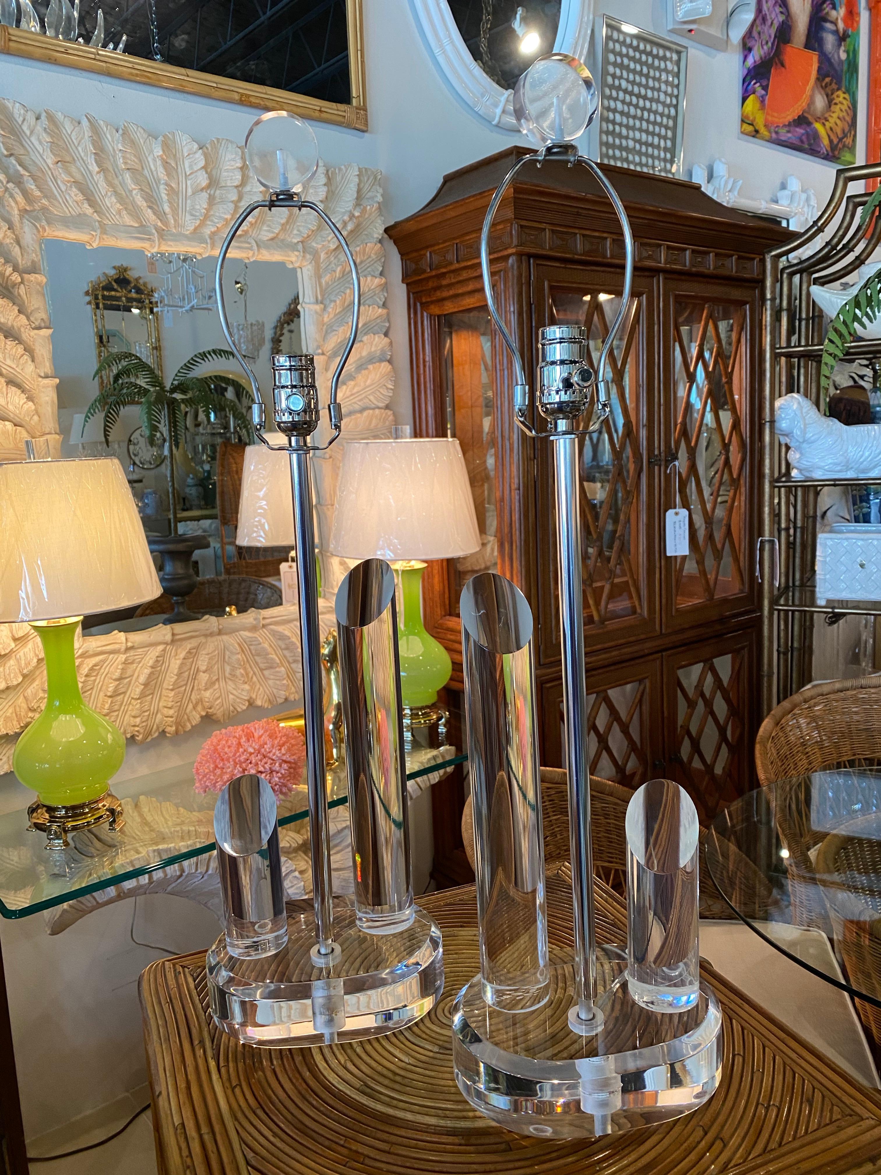 Vintage Pair of Geometric Lucite Table Lamps Chrome Newly Wired For Sale 2