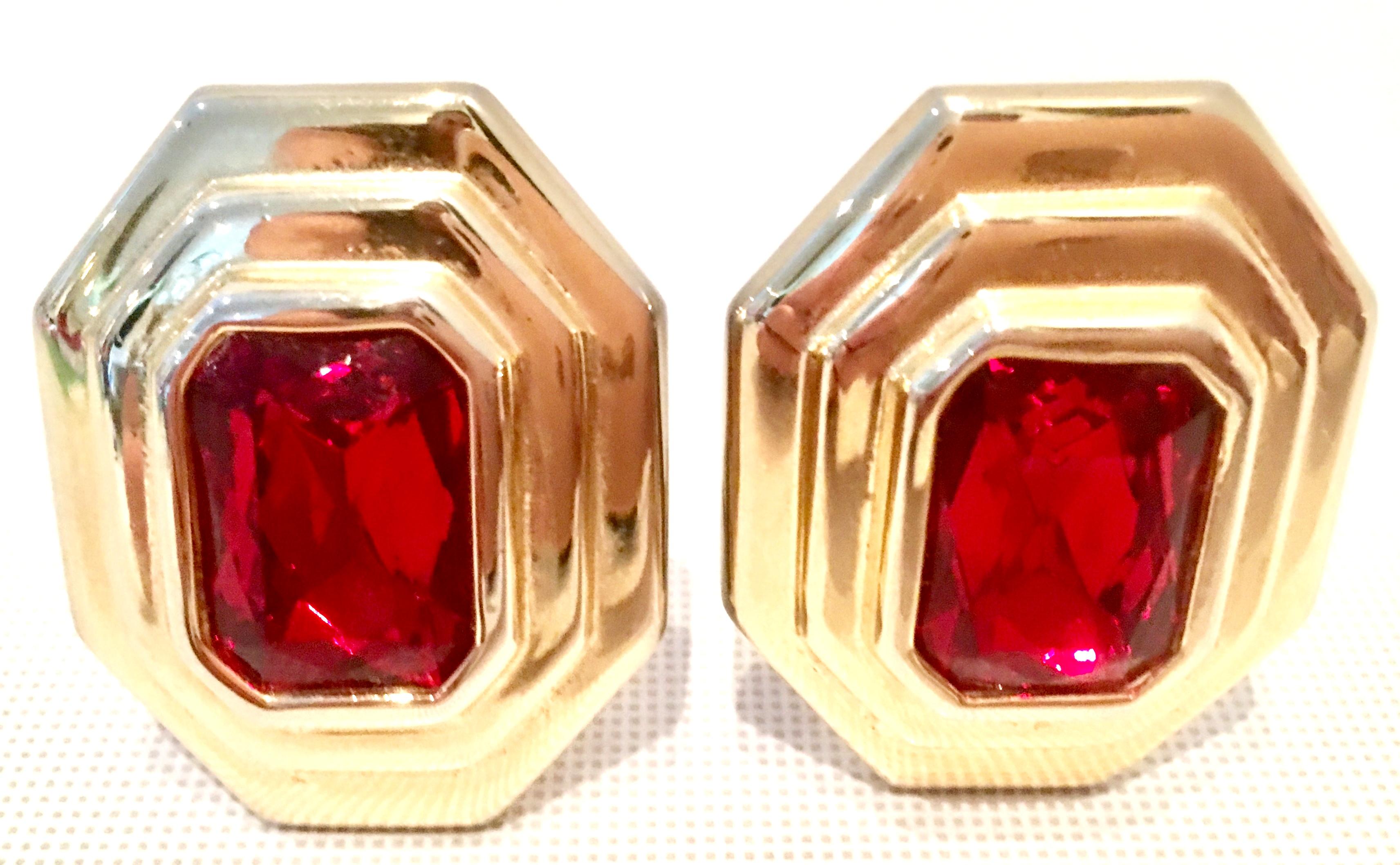 Paar Vintage-Ohrringe aus Gold und Rubin-Kunstglas von Diva im Zustand „Gut“ im Angebot in West Palm Beach, FL