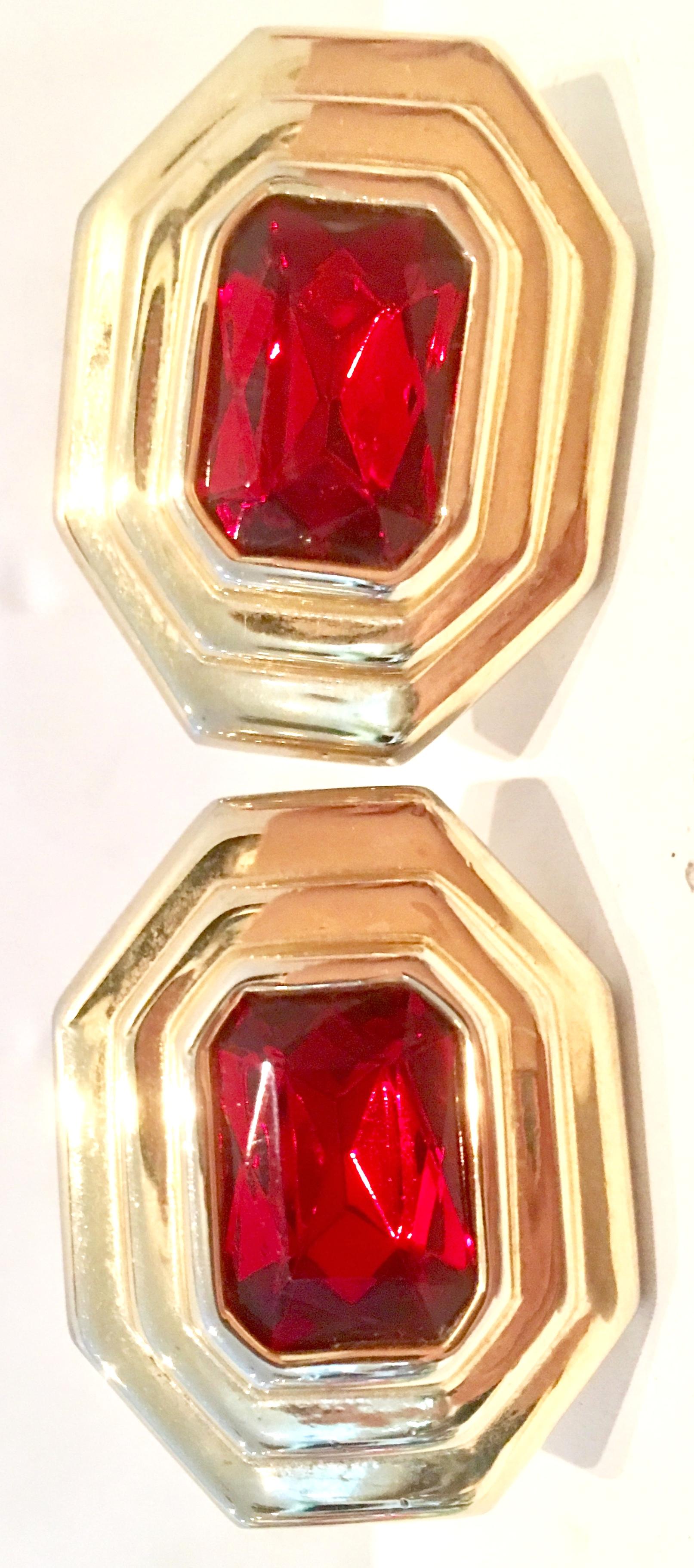 Paar Vintage-Ohrringe aus Gold und Rubin-Kunstglas von Diva für Damen oder Herren im Angebot