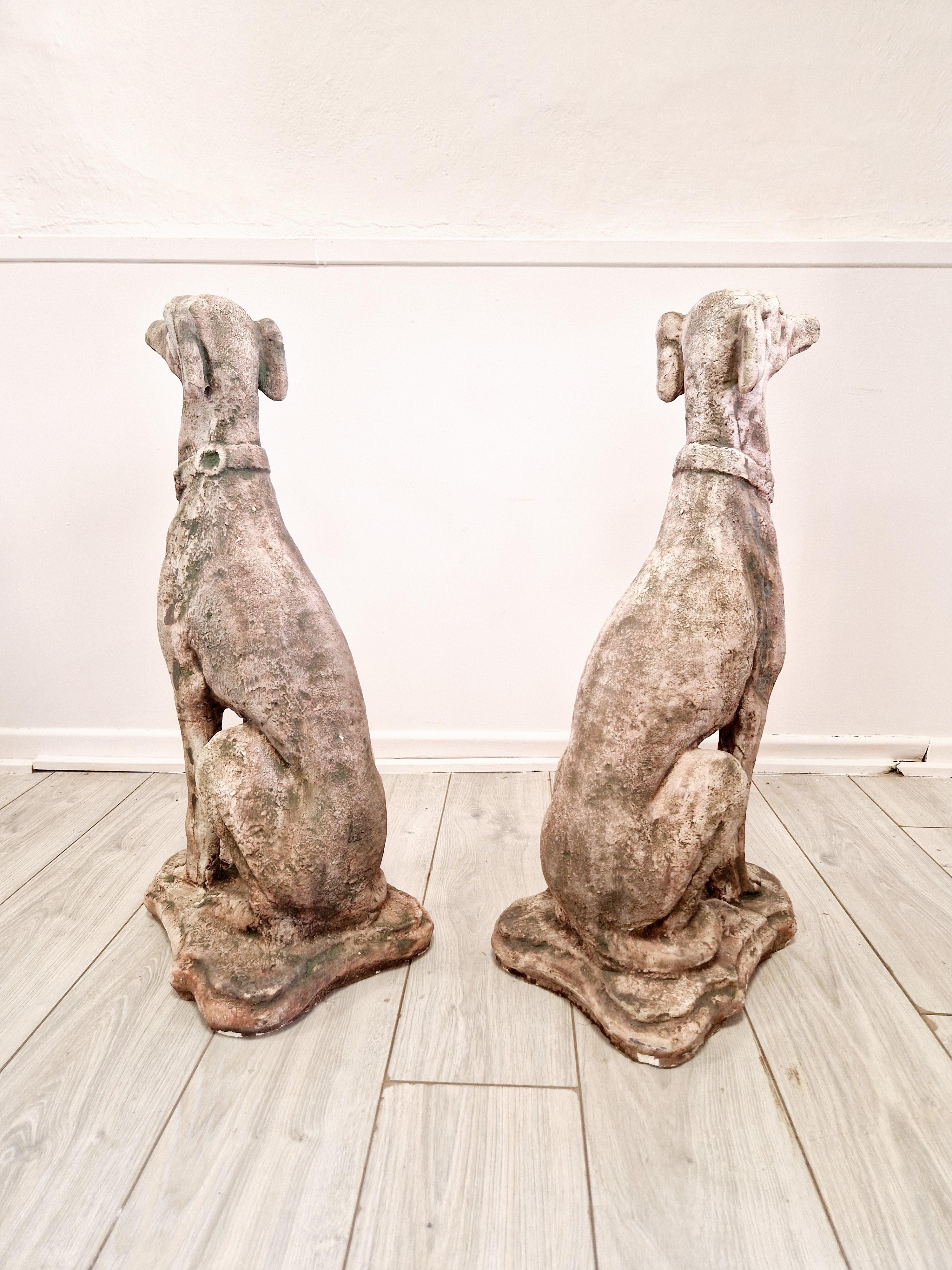 Art Déco Coppia di statue di cani levriero vintage in vendita