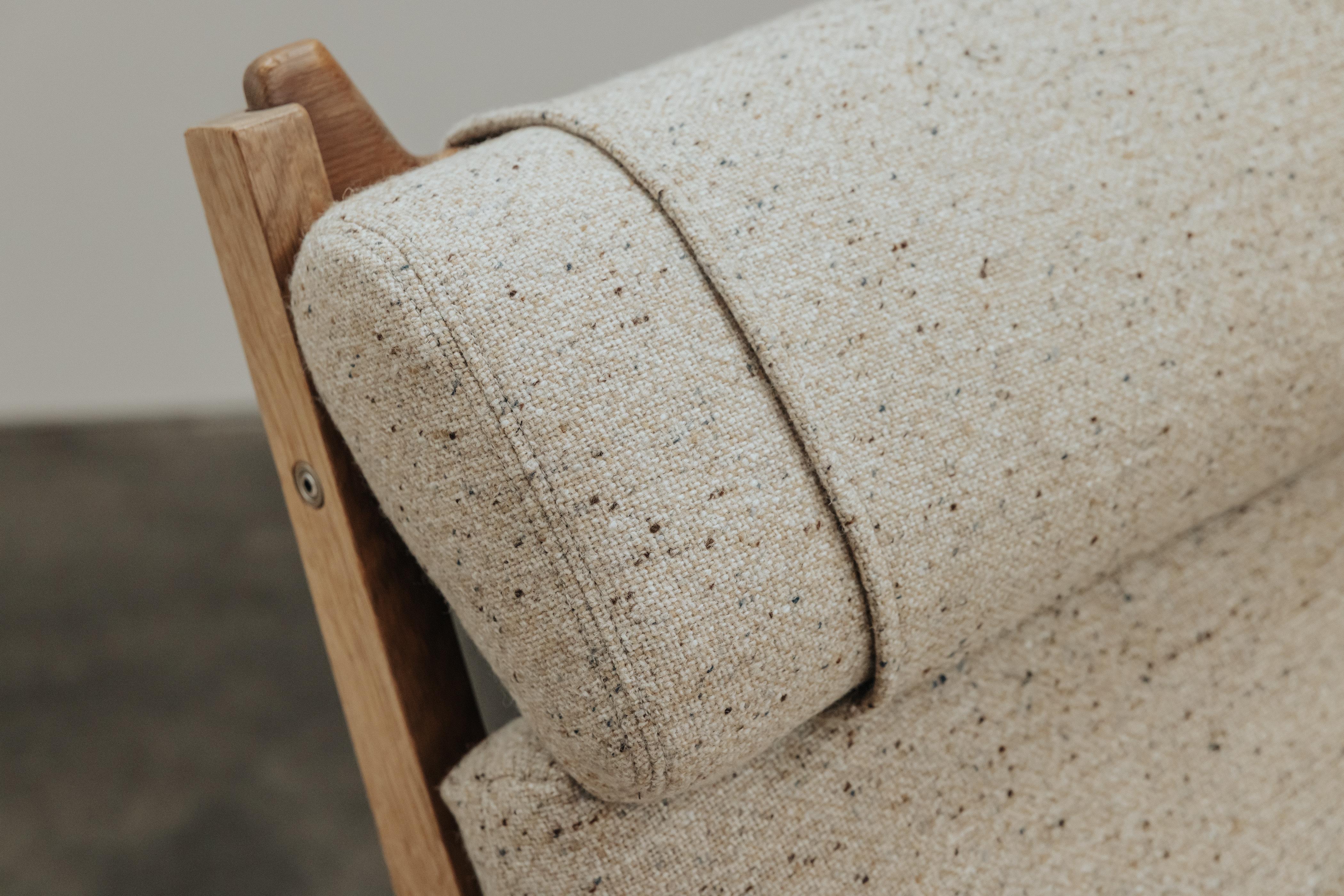Fine XX secolo Coppia di sedie da salotto Hans Wegner GE375 in Oak provenienti dalla Danimarca, circa anni '70 in vendita