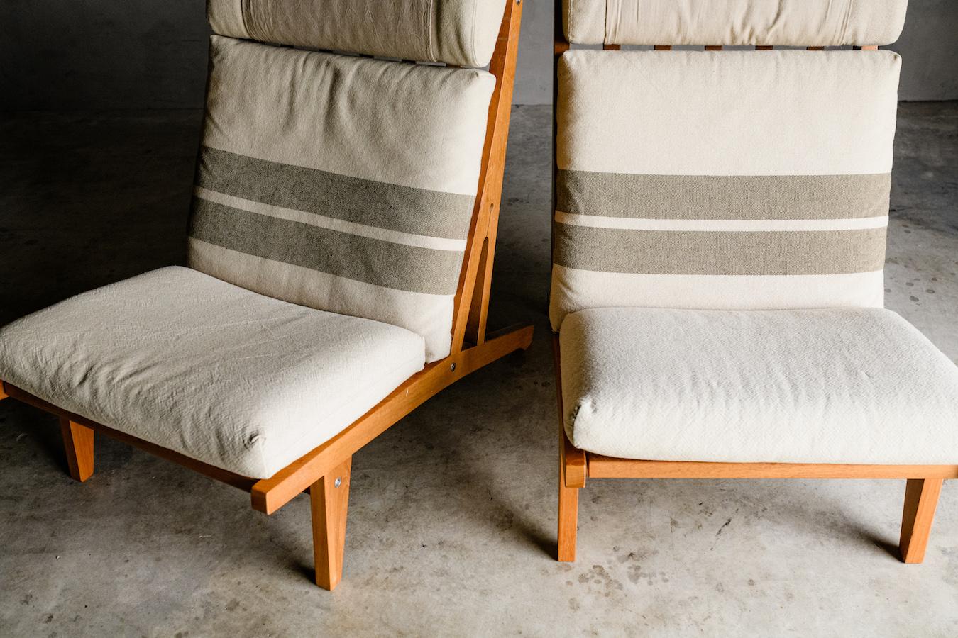 Vintage Pair of Hans Wegner Lounge Chairs from Denmark, Circa 1960 In Good Condition For Sale In Nashville, TN