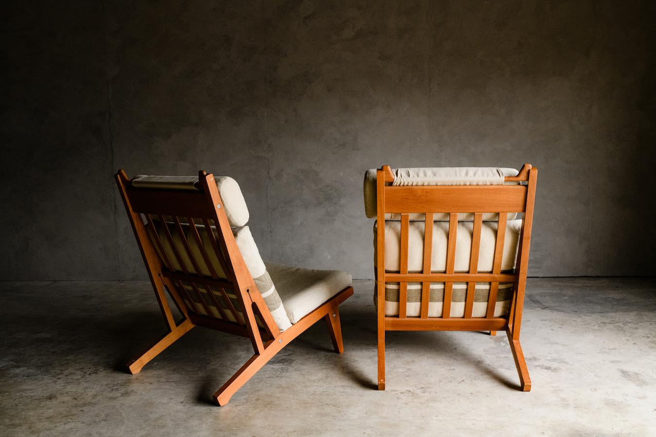 Mid-20th Century Vintage Pair of Hans Wegner Lounge Chairs from Denmark, Circa 1960 For Sale