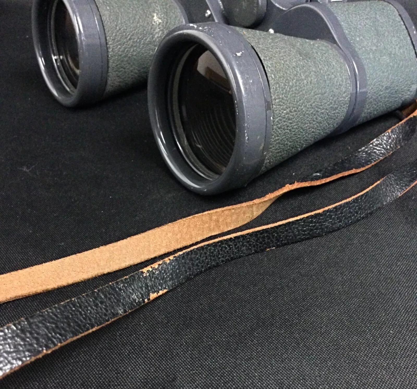 Questo binocolo vintage Hany-Look Aldersicht 12x50 è un meraviglioso oggetto da collezione, che offre un potente ingrandimento per gli appassionati di outdoor o per i collezionisti di ottica vintage. Nonostante i segni d'uso, questo set è ancora