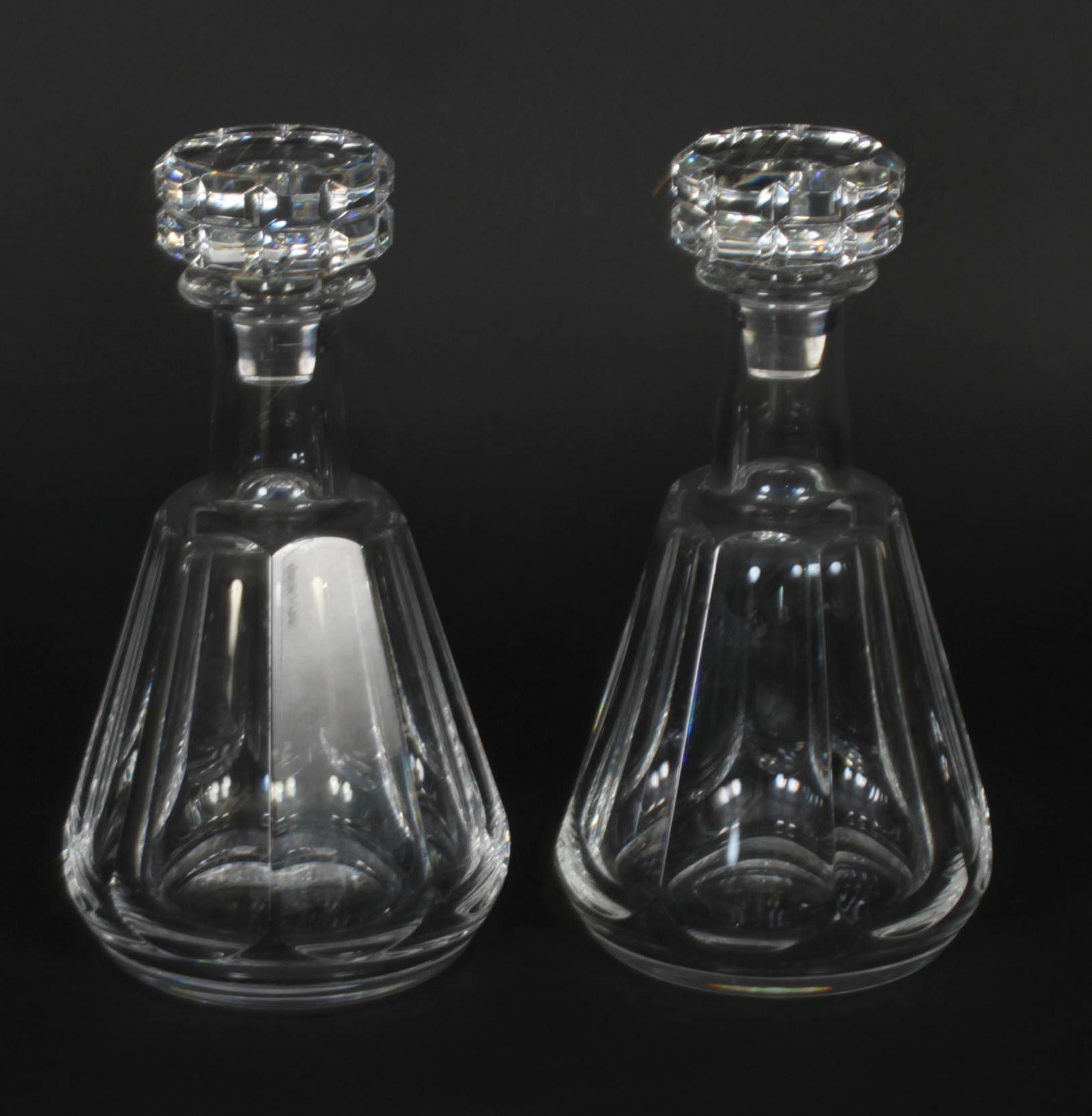 Pareja vintage de decantadores de cristal Harcourt Talleyrand de Baccarat Mediados del siglo XX en venta 4