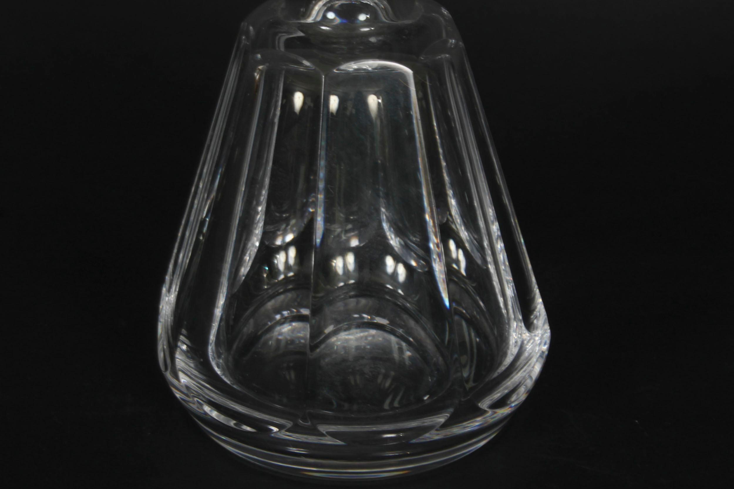 Pareja vintage de decantadores de cristal Harcourt Talleyrand de Baccarat Mediados del siglo XX mediados del siglo XX en venta