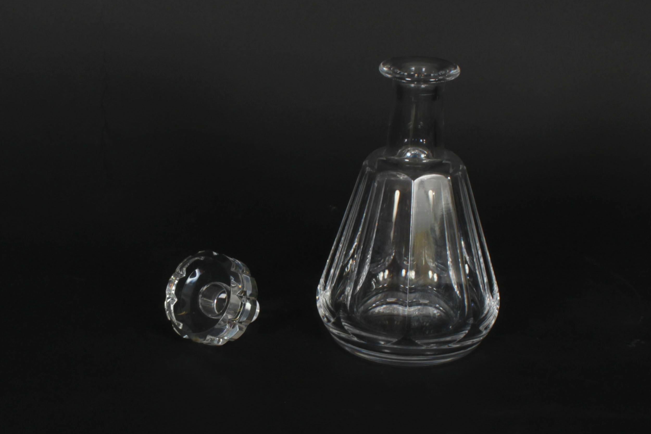 Pareja vintage de decantadores de cristal Harcourt Talleyrand de Baccarat Mediados del siglo XX Vidrio cortado en venta