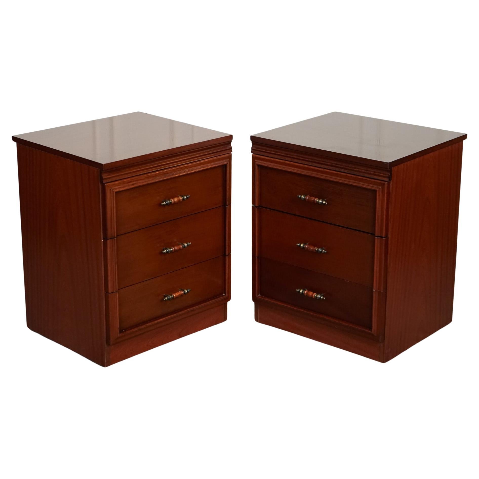 VINTAGE PAIR OF HARDWOOD BEDSiDE TABLES J1