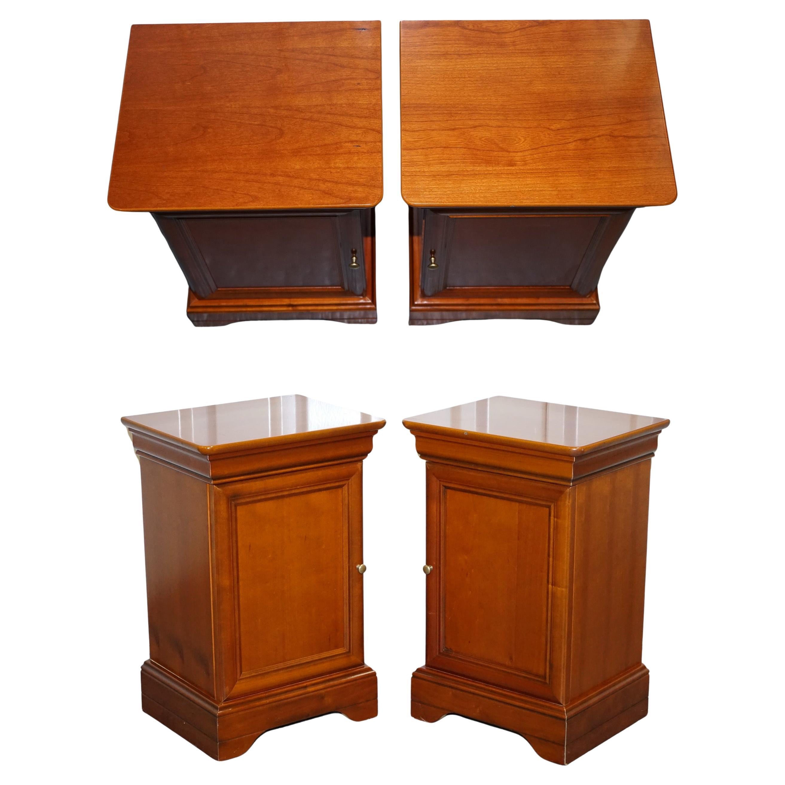 VINTAGE PAIR OF HARDWOOD FRENCH STYLE NIGHTSTANDS BEDSiDE TABLES