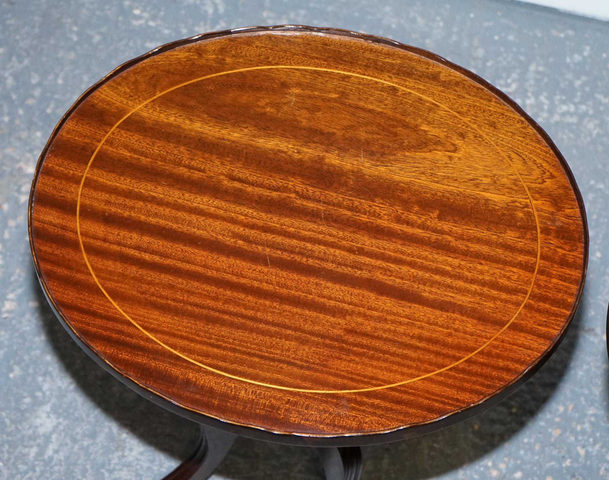 VINTAGE PAIR OF HARDWOOD SIDE END WINE TABLE WITH GALLERY RAIL PiE CRUST BORDER For Sale 3