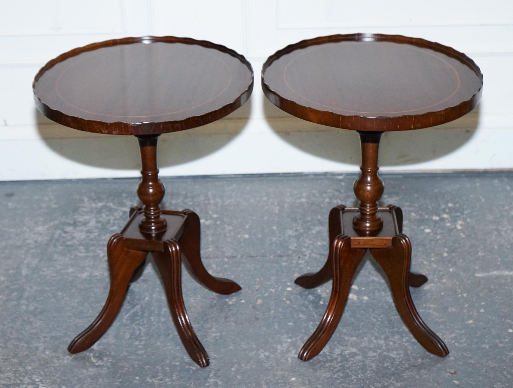 VINTAGE PAIR OF HARDWOOD SIDE END WINE TABLE WITH GALLERY RAIL PiE CRUST BORDER In Good Condition For Sale In Pulborough, GB