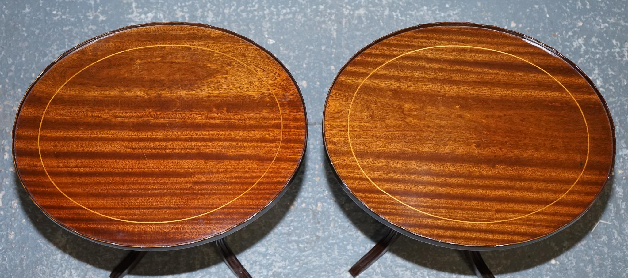 VINTAGE PAIR OF HARDWOOD SIDE END WINE TABLE WITH GALLERY RAIL PiE CRUST BORDER For Sale 1