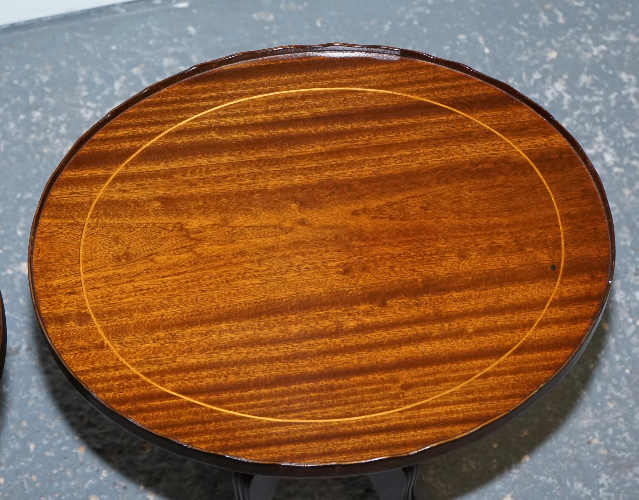 VINTAGE PAIR OF HARDWOOD SIDE END WINE TABLE WITH GALLERY RAIL PiE CRUST BORDER For Sale 2