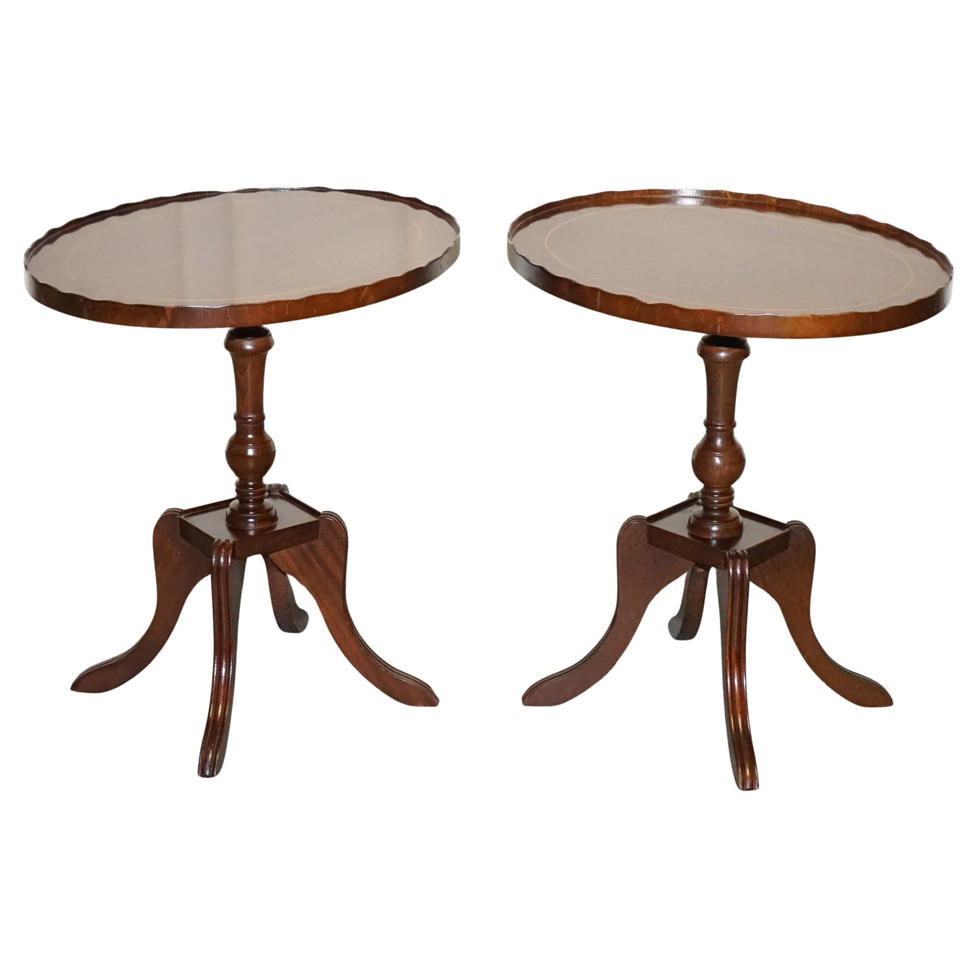 VINTAGE PAIR OF HARDWOOD SIDE END WINE TABLE WITH GALLERY RAIL PiE CRUST BORDER For Sale