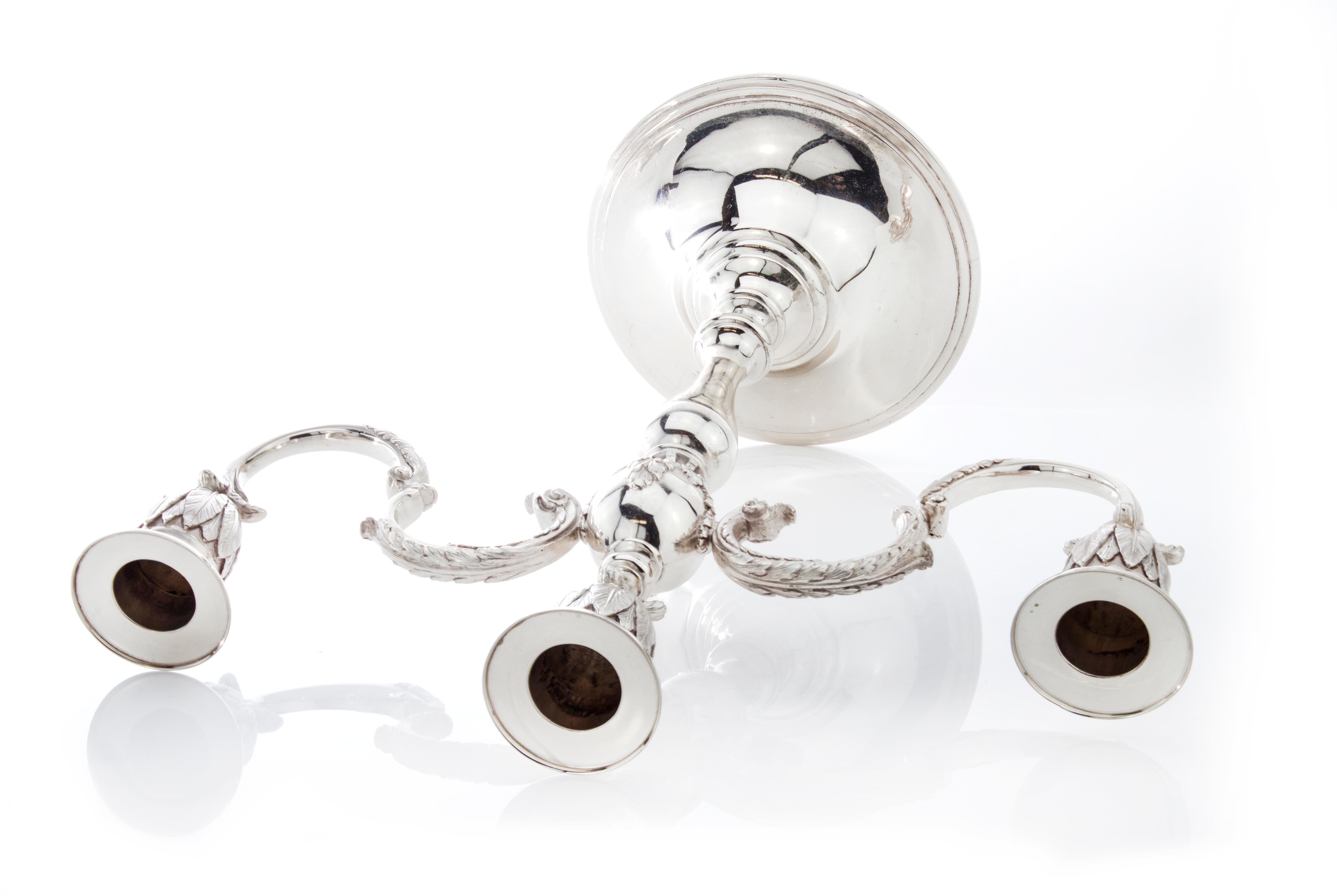 Asprey & Co. hollow Silver pair of candelabras, London, 1961 In Excellent Condition For Sale In Braintree, GB