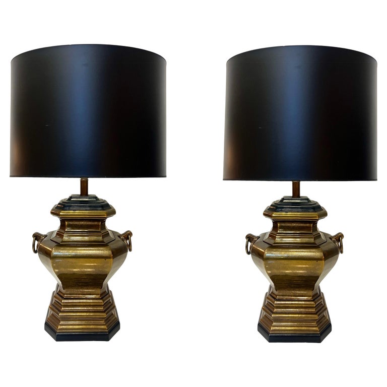 Paar asiatische Vintage-Flair-Lampen aus Messing im Hollywood-Regency-Stil  im Angebot bei 1stDibs