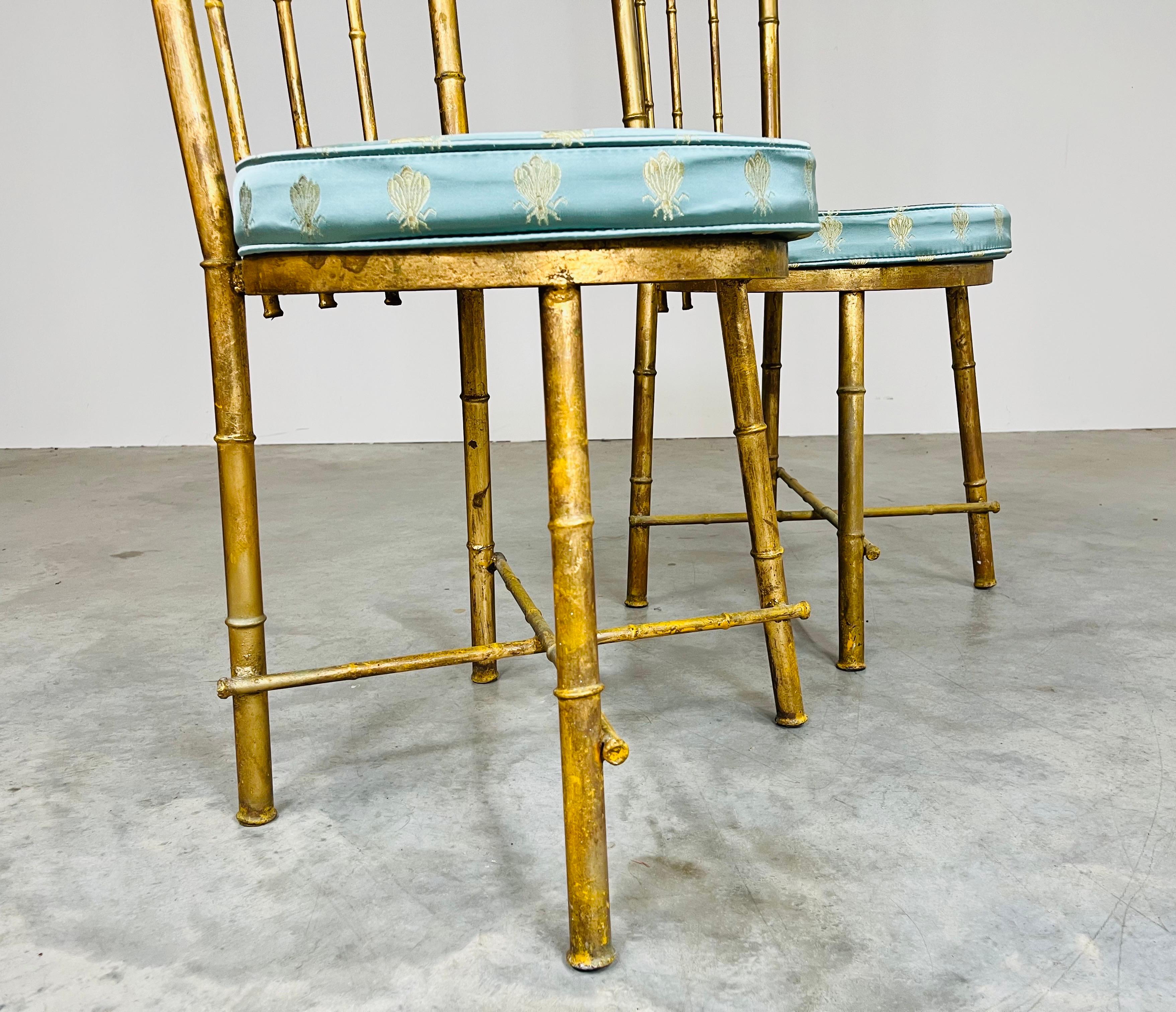 Paar Hollywood Regency-Stühle aus vergoldetem Metall und Kunstbambus mit hoher Rückenlehne, Vintage im Zustand „Gut“ im Angebot in Southampton, NJ