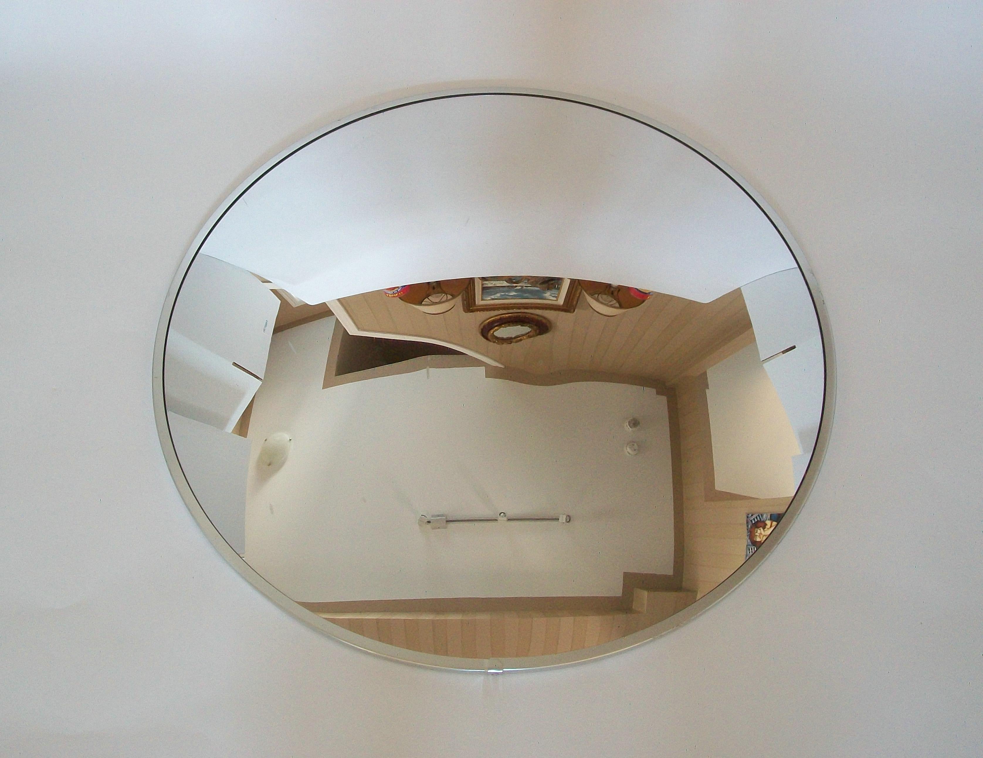 Vintage Pair of Industrial Convex Mirrors, United States, Late 20th Century In Good Condition For Sale In Chatham, ON