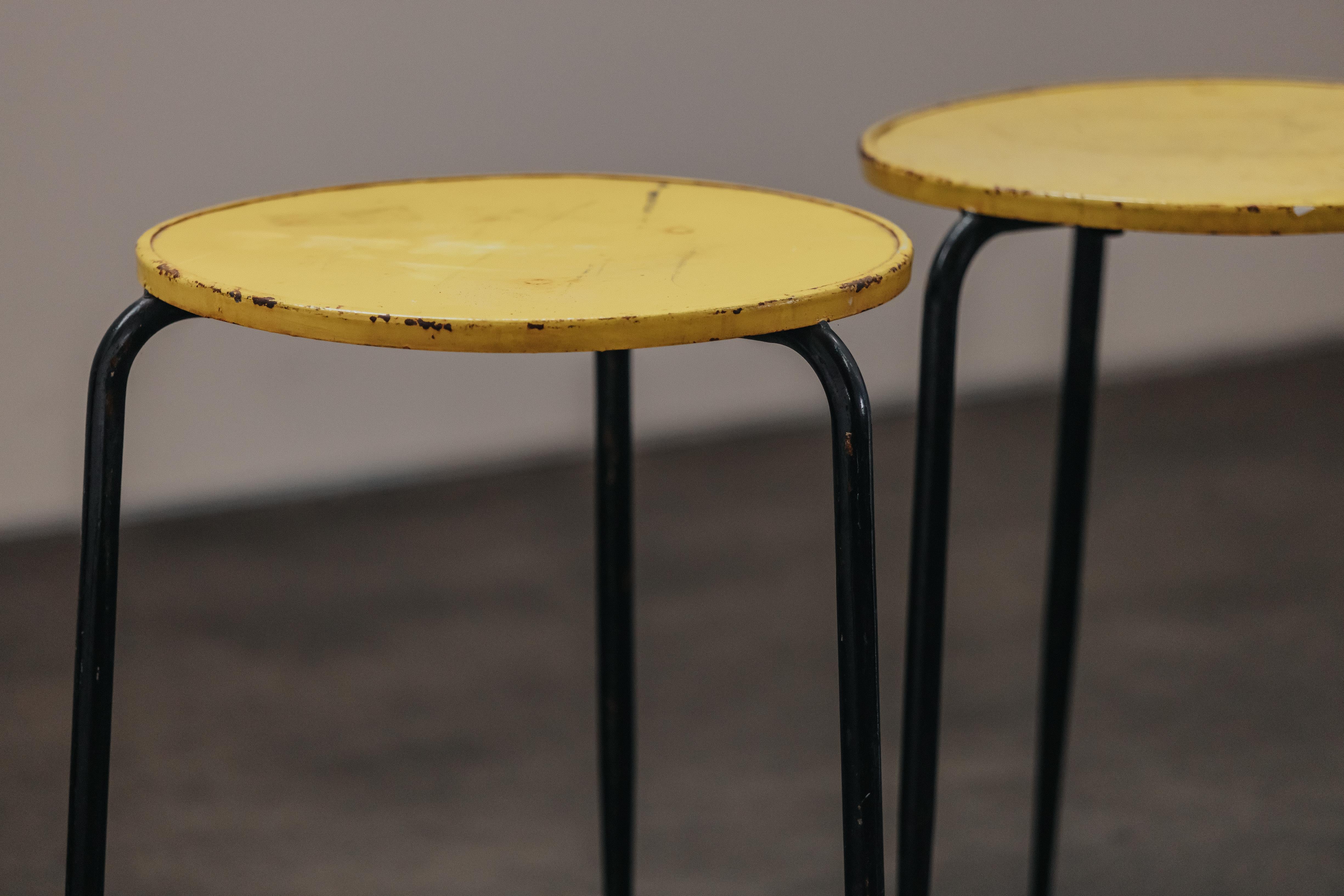 Milieu du XXe siècle Paire de tables de bistro italiennes, vers 1960 en vente