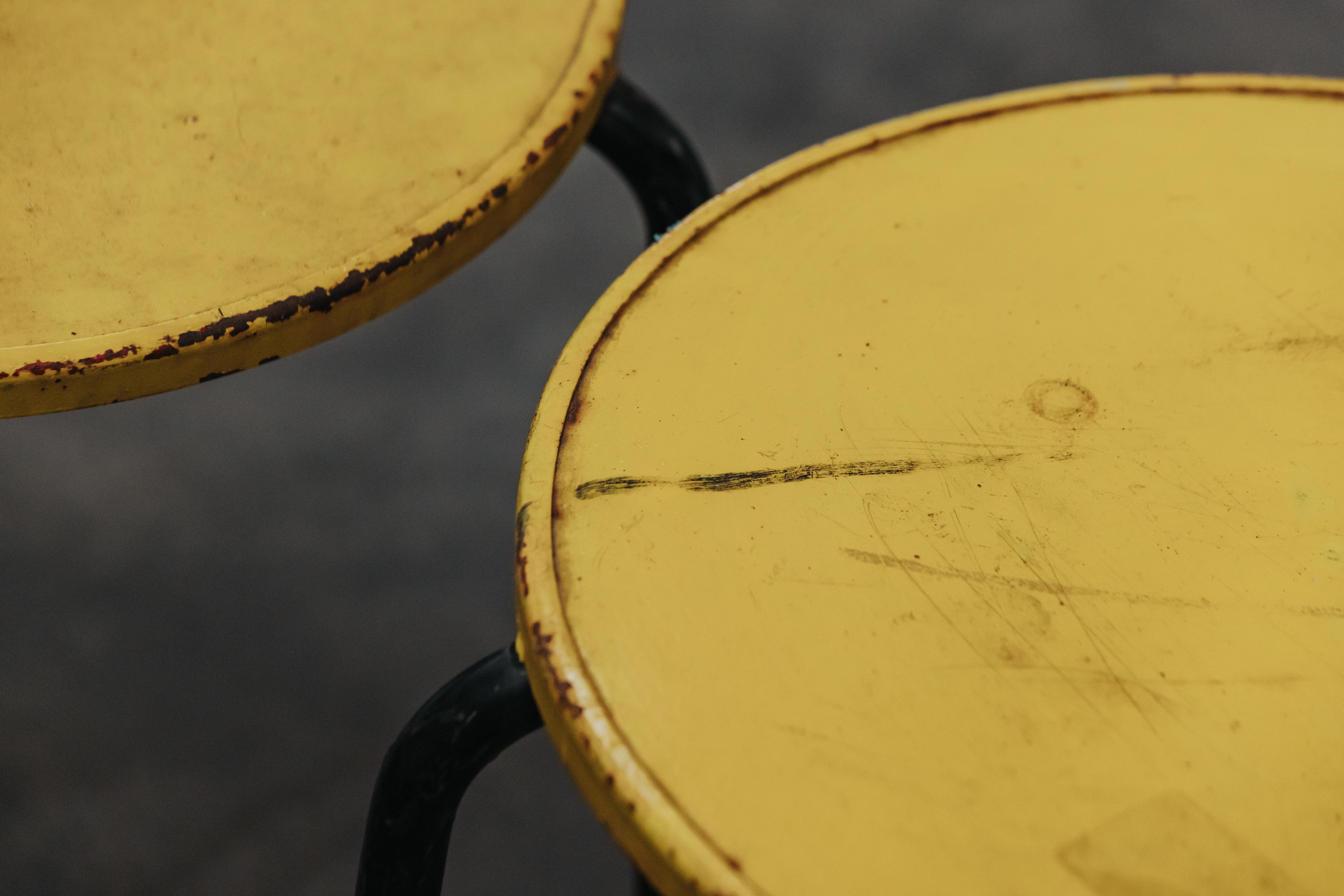 Métal Paire de tables de bistro italiennes, vers 1960 en vente