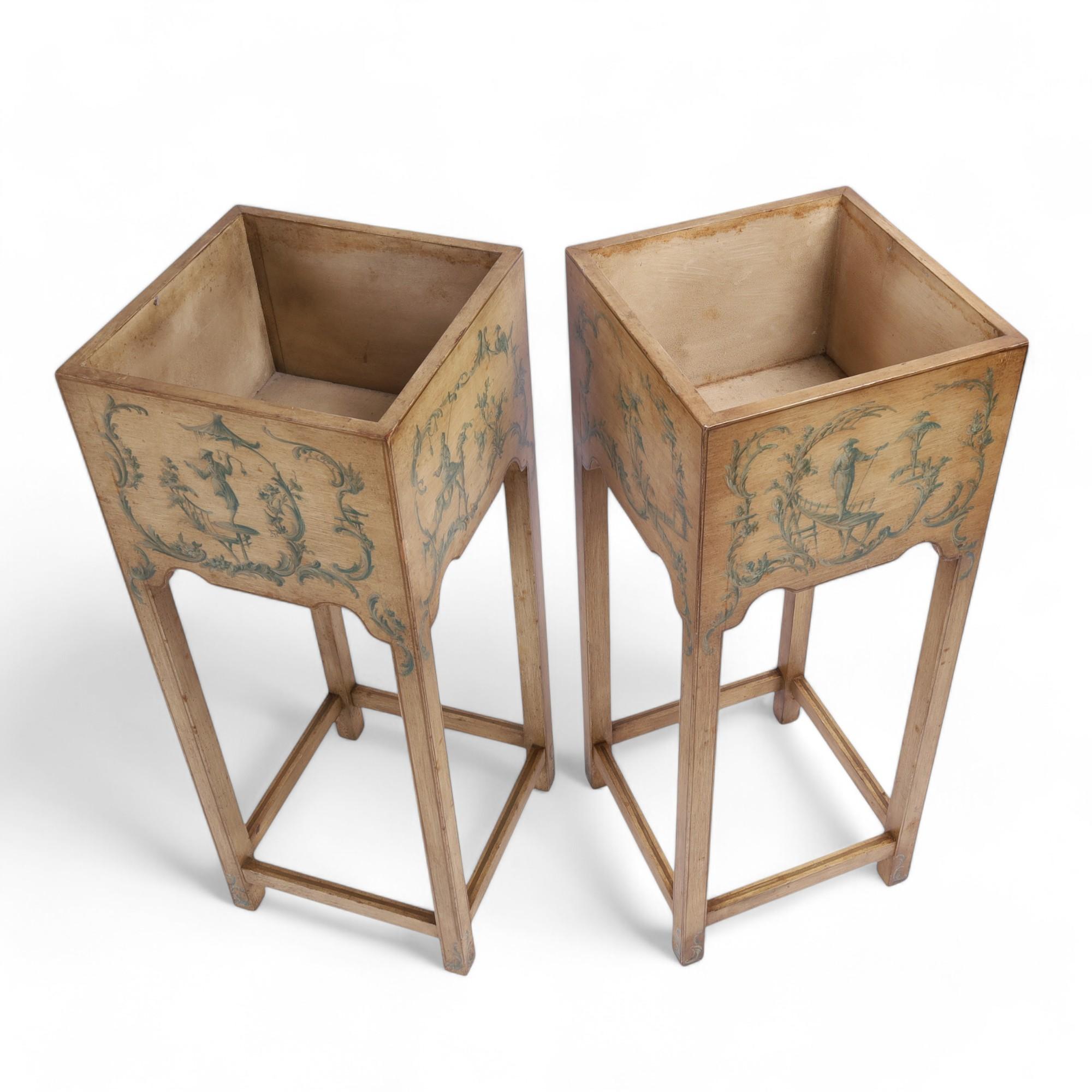 Paire de jardinières italiennes de style chinoiserie sur pied en vente 1