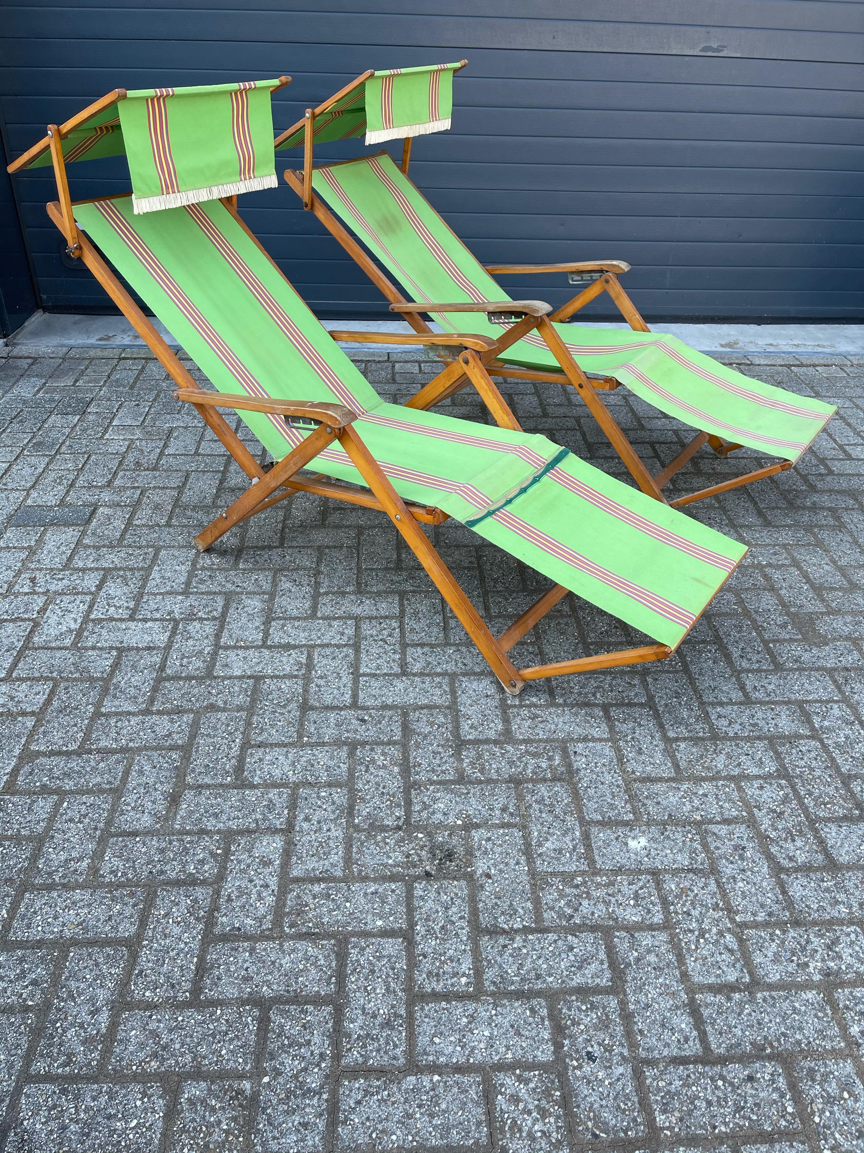 Hand-Crafted Vintage Pair of Italian Folding Beechwood Sun Beach Chairs by Brevetti Reguitti
