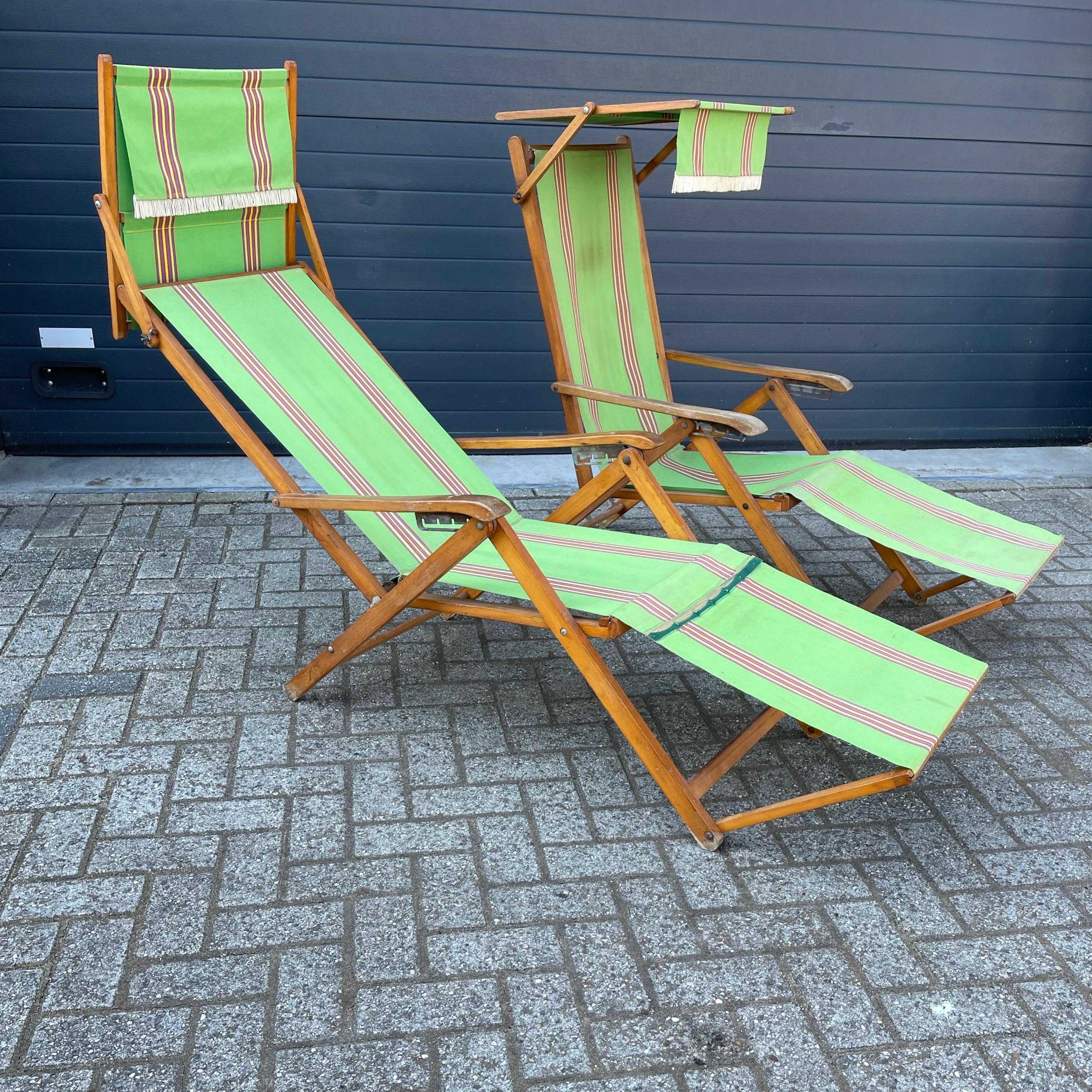 Vintage Pair of Italian Folding Beechwood Sun Beach Chairs by Brevetti Reguitti In Good Condition In Lisse, NL