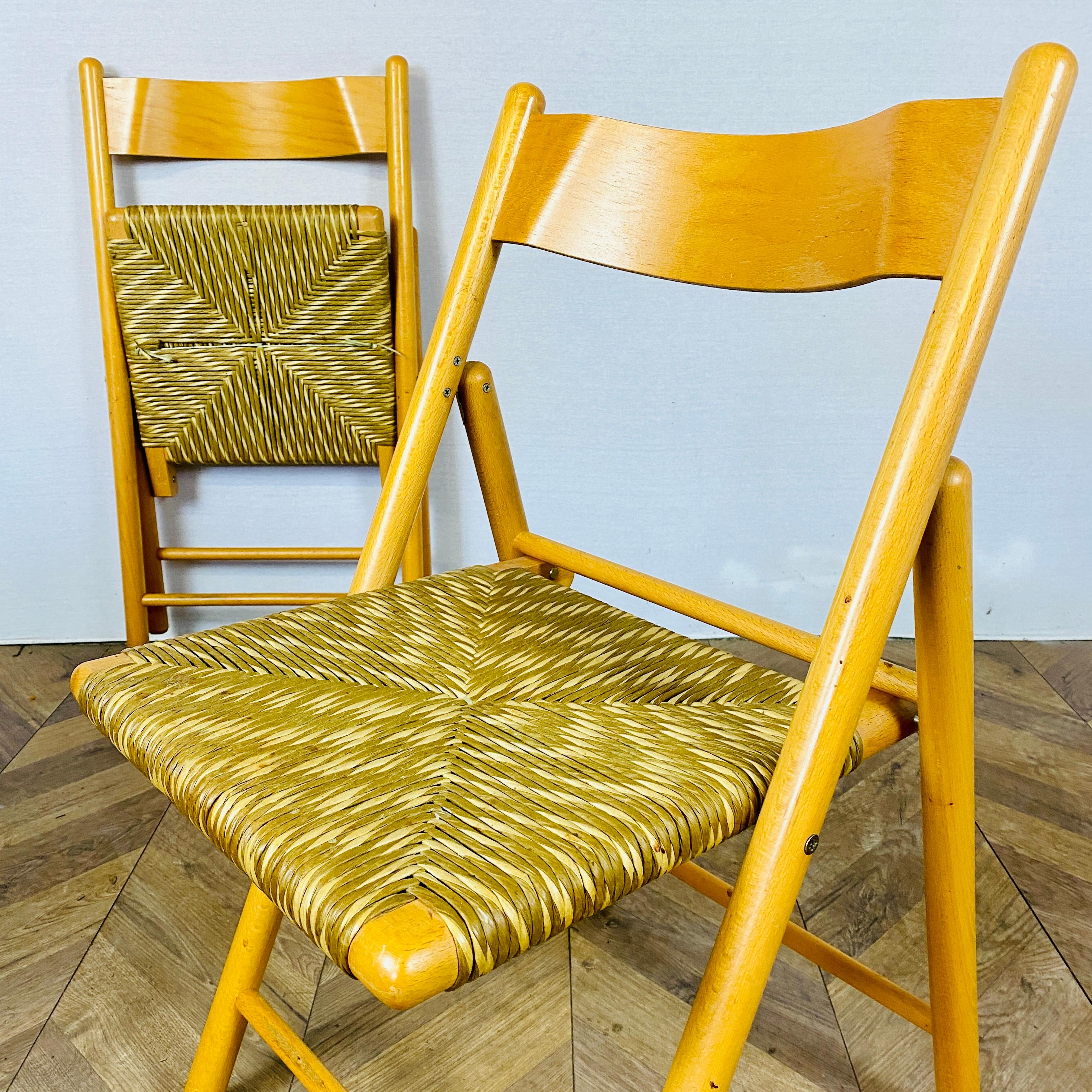 Paar italienische klappbare Vintage-Stühle, Strand mit Seegrass-Sitzen 2