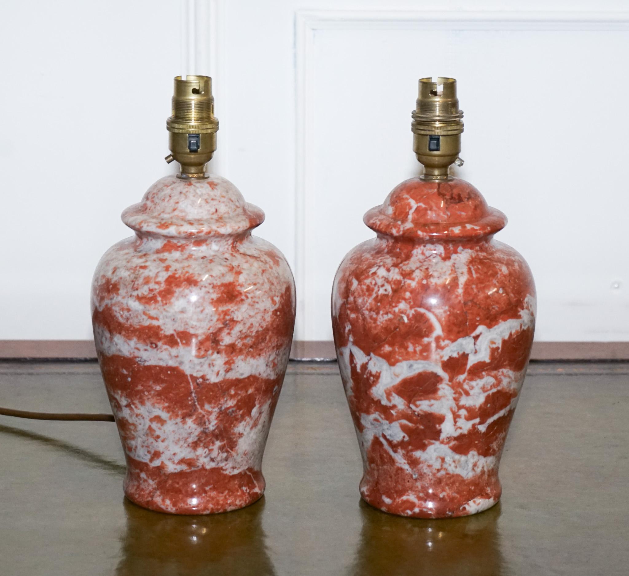 
Antiquités de Londres



Nous sommes ravis d'offrir à la vente cette paire de lampes en marbre italien d'époque.

Découvrez les trésors uniques d'un luxueux manoir de Cobham !

Explorez notre inventaire soigneusement sélectionné et trouvez le