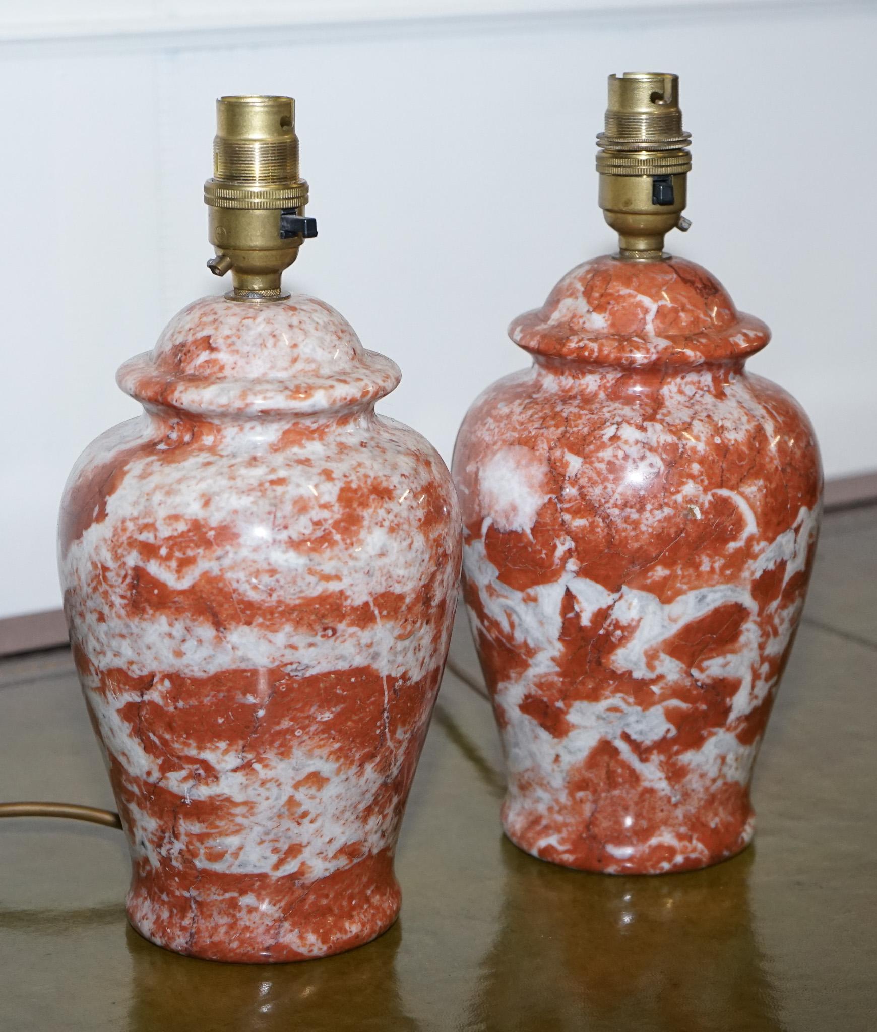 Paire de lanternes italiennes TERRACOTA et WHiTE COLOURÉES Bon état - En vente à Pulborough, GB
