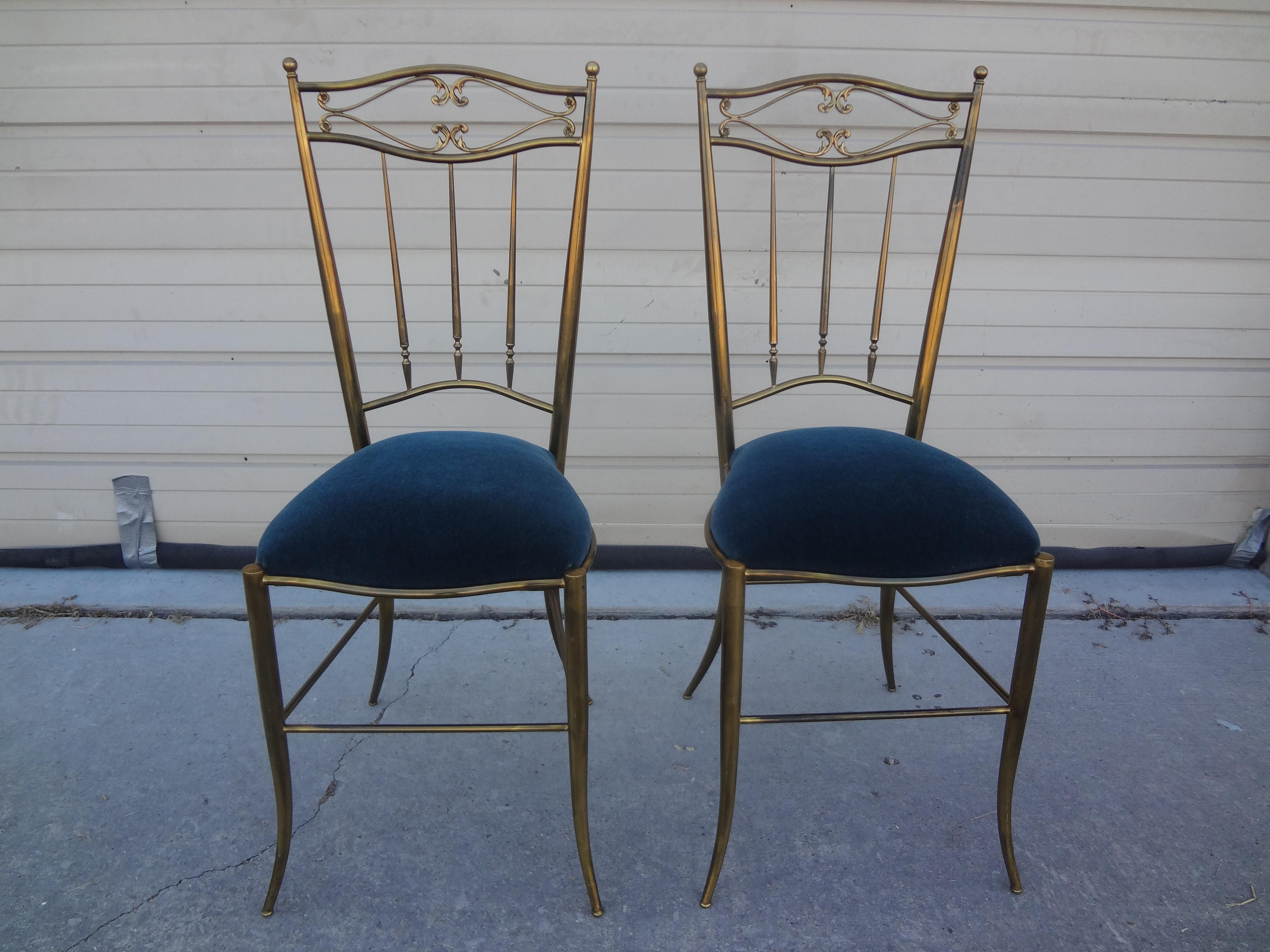 Paar italienische Chiavari Beistellstühle im neoklassischen Stil aus Messing im Angebot 5