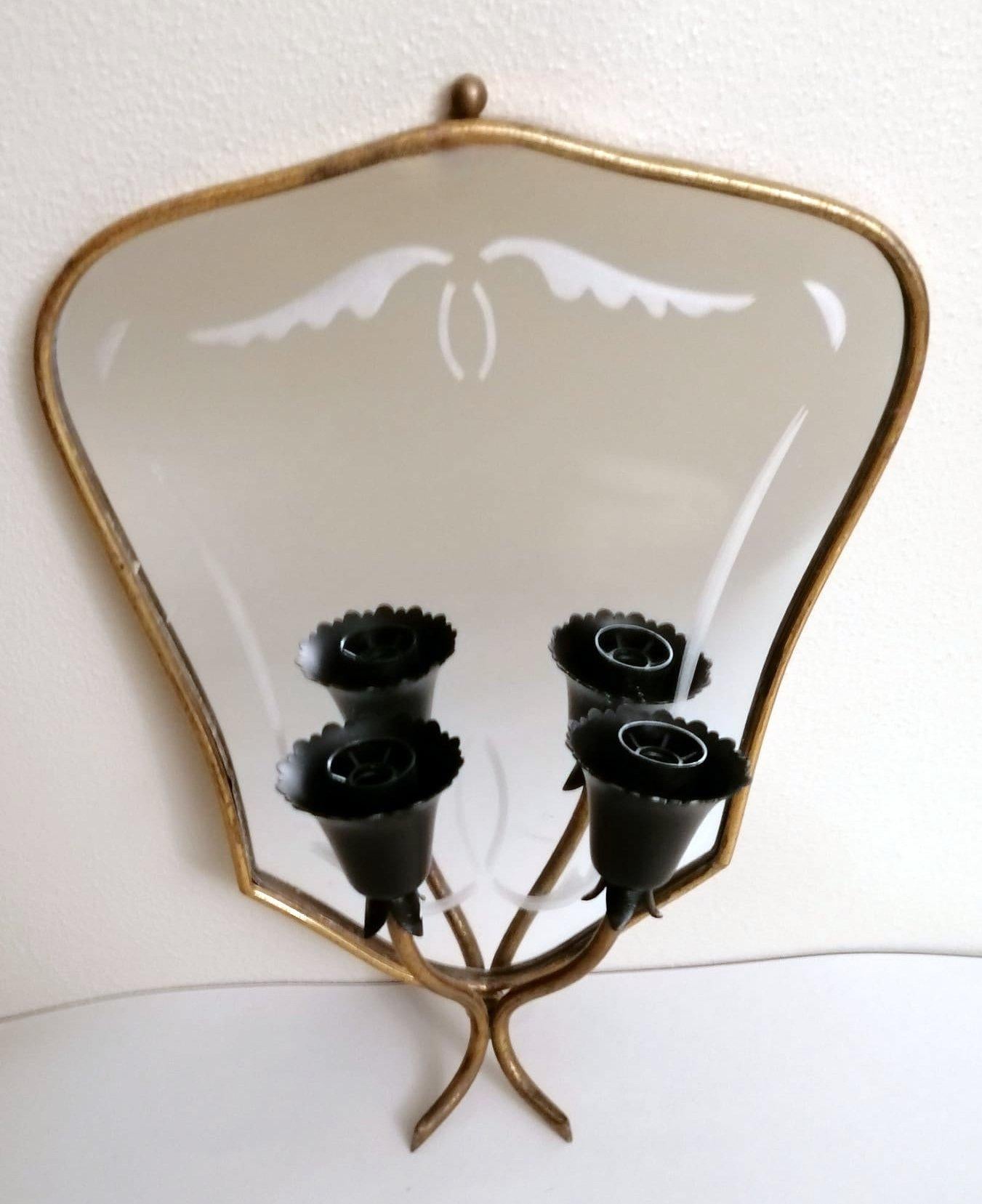 Vintage Pair of Italian Wall Sconces with Grindstone Decorated Mirror In Good Condition In Prato, Tuscany