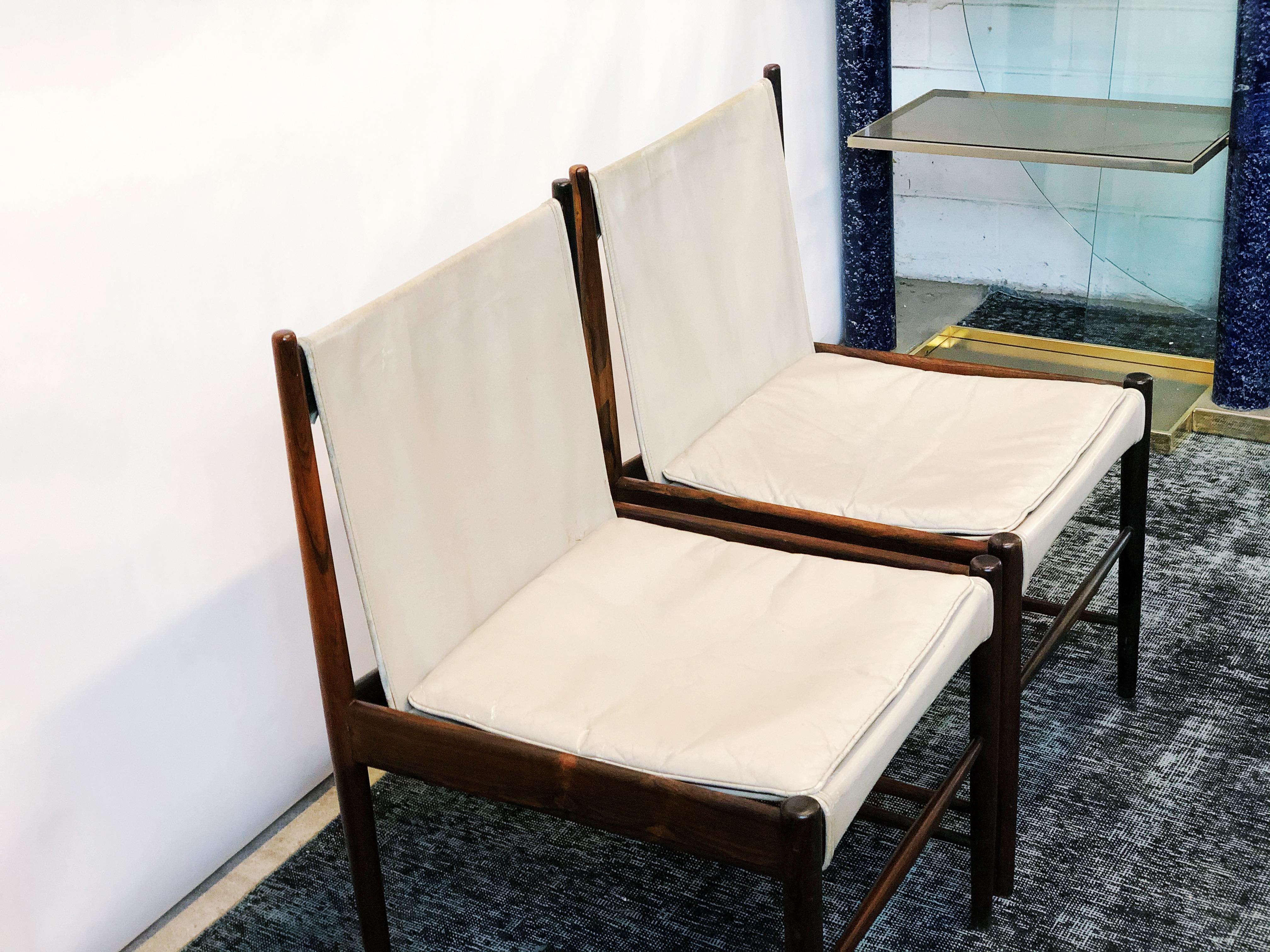 This pair of Jacaranda 'Cantu' Chairs by Sergio Rodrigues for Oca are in overall good condition. Solid Jacaranda and distressed original grey leather.
Brazil. 1958.
Dimensions:
31.89