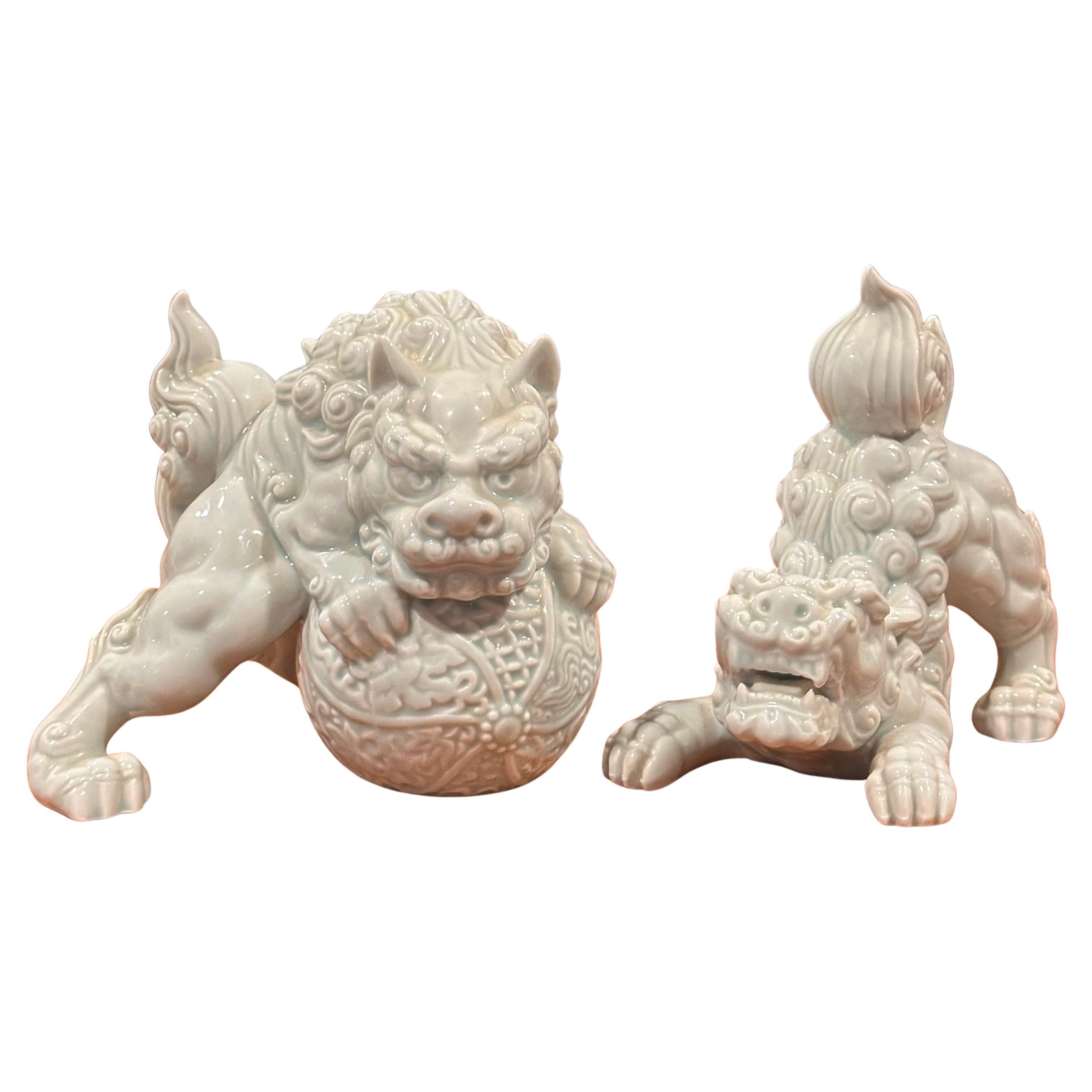 Vintage Pair of Japanese Porcelain Foo Dog / Lion Sculptures / Bookends 8