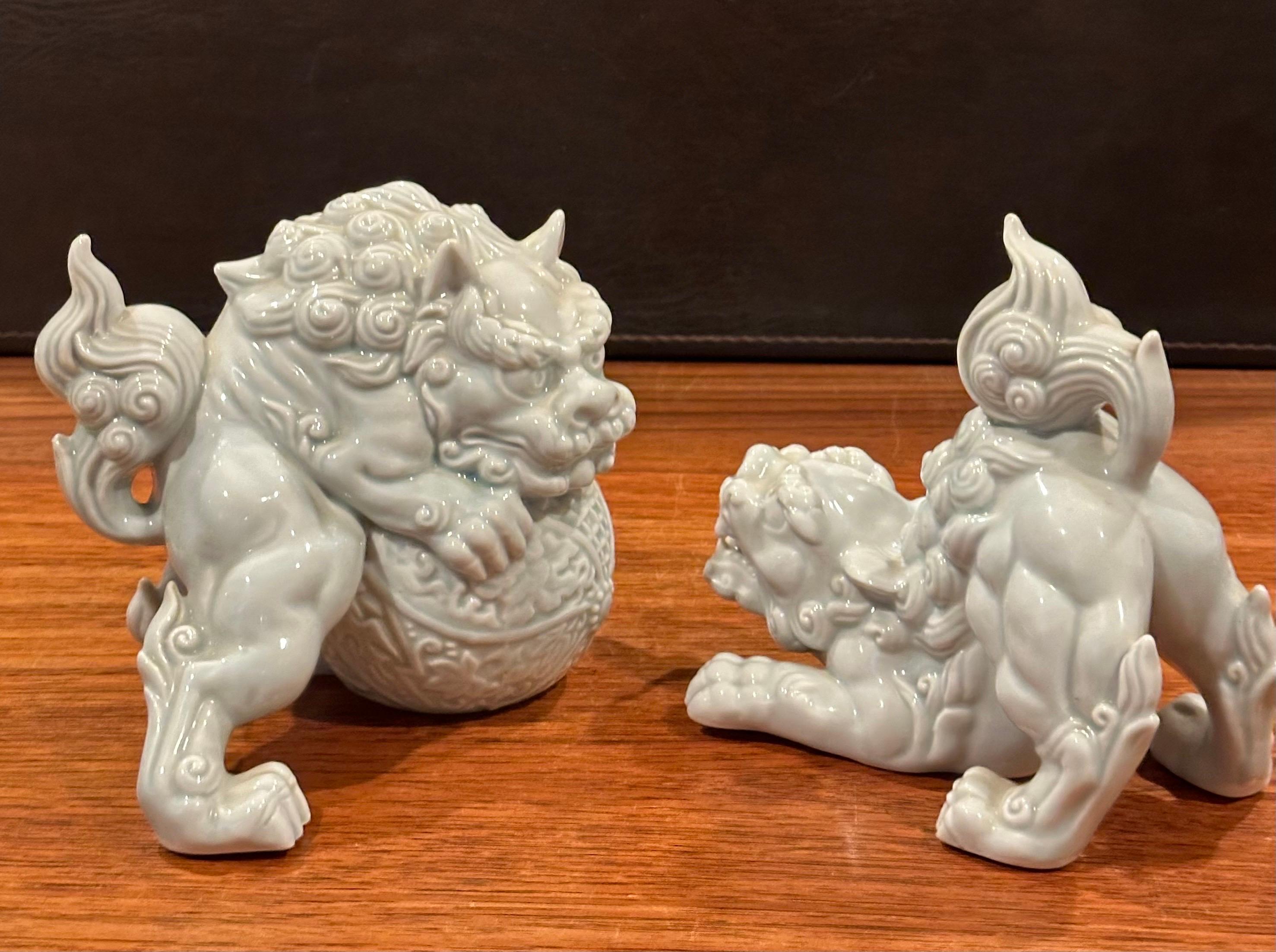 Vintage Pair of Japanese Porcelain Foo Dog / Lion Sculptures / Bookends 2