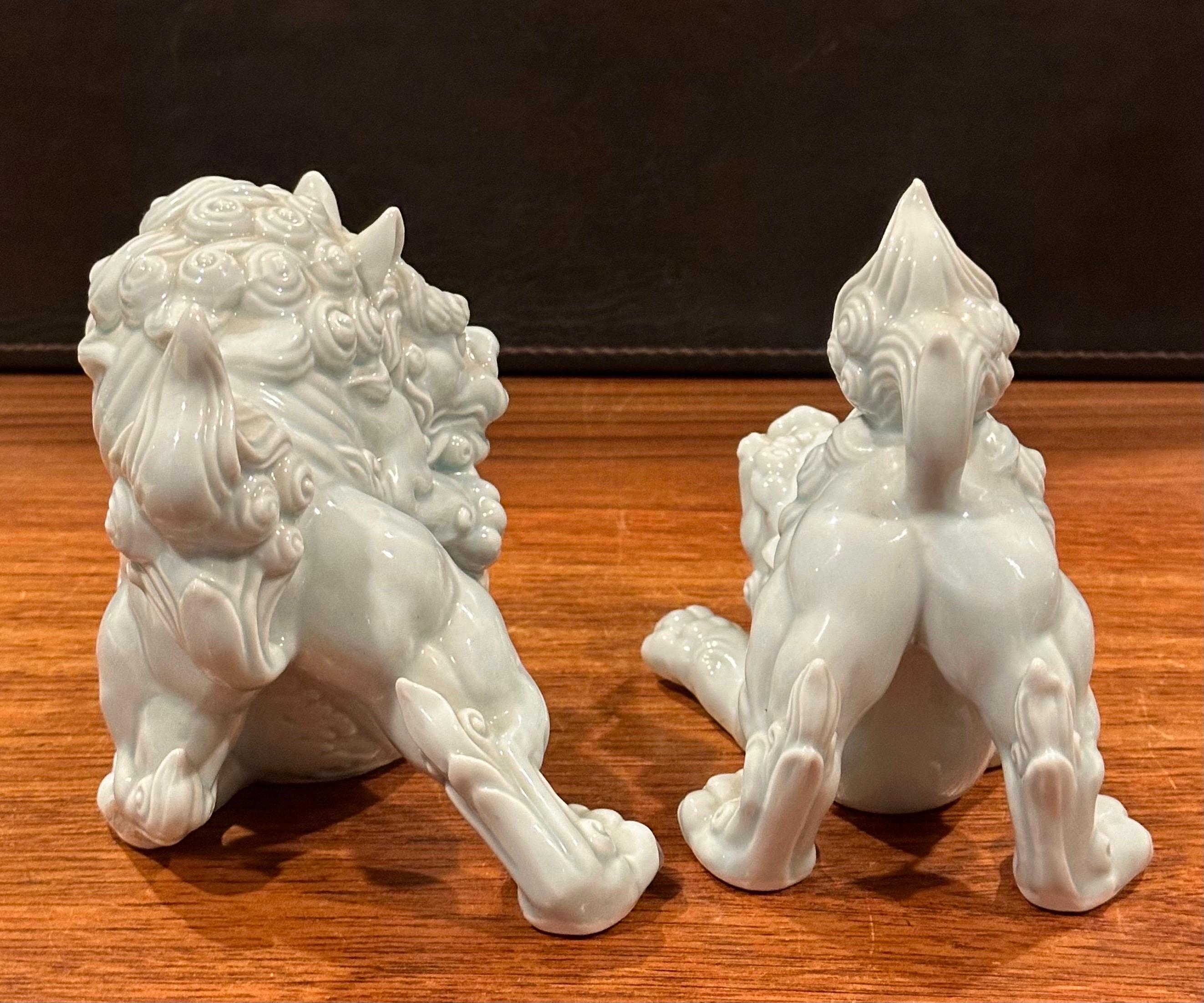 Vintage Pair of Japanese Porcelain Foo Dog / Lion Sculptures / Bookends 3