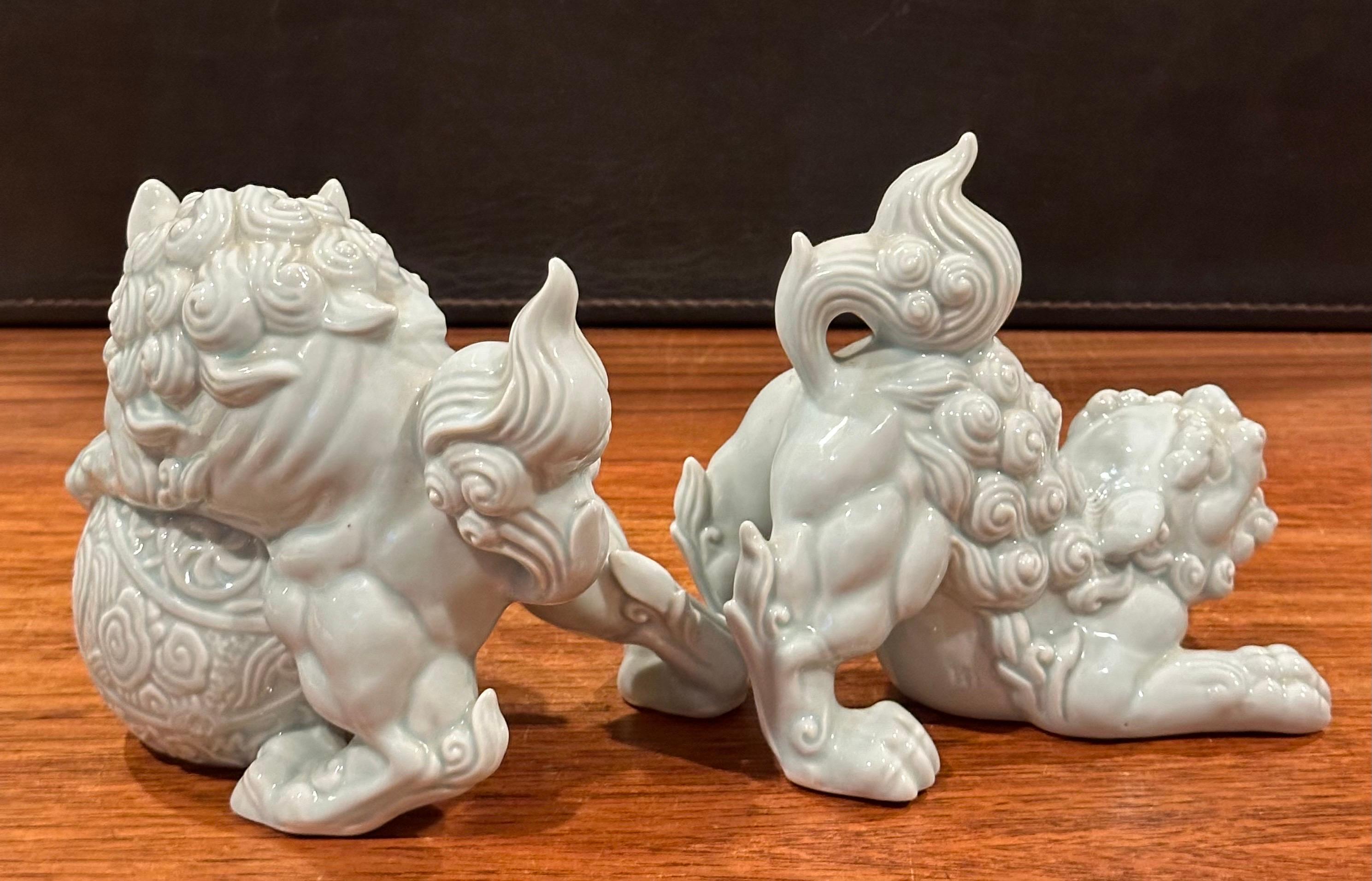 Vintage Pair of Japanese Porcelain Foo Dog / Lion Sculptures / Bookends 4
