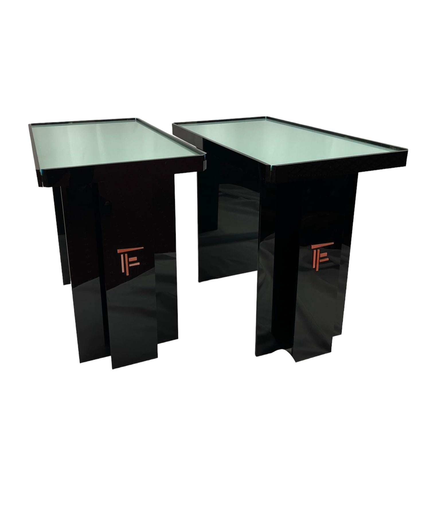 Vintage Pair of Japanese Style Accent/Side Tables With Glass Top In Good Condition In Palm Beach Gardens, FL