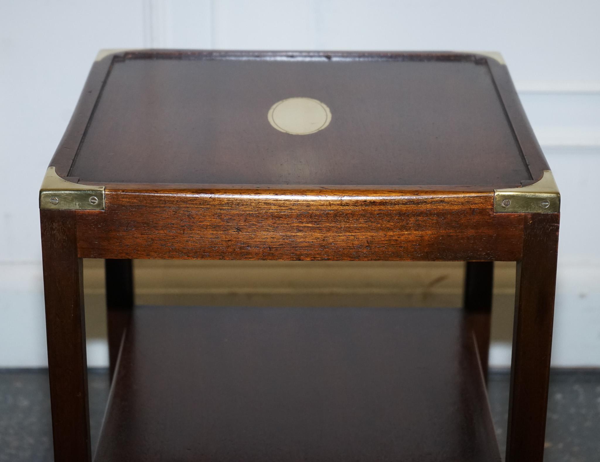 VINTAGE PAIR OF KENNEDY LONDON MILITARY CAMPAIGN BRASS SIDE END WiNE TABLES In Good Condition For Sale In Pulborough, GB