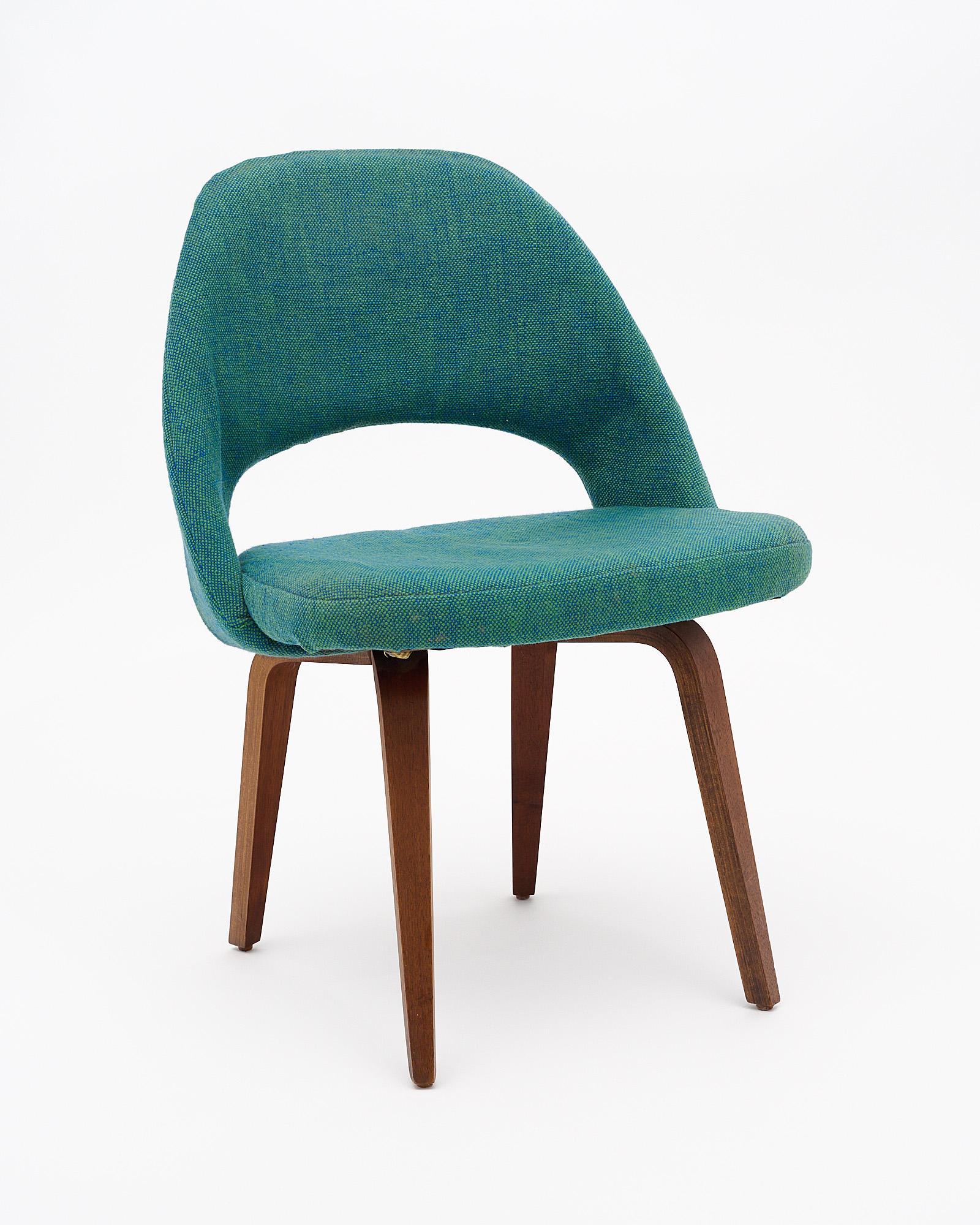 Mid-Century Modern Vintage Pair of Knoll Saarinen Executive Chairs For Sale