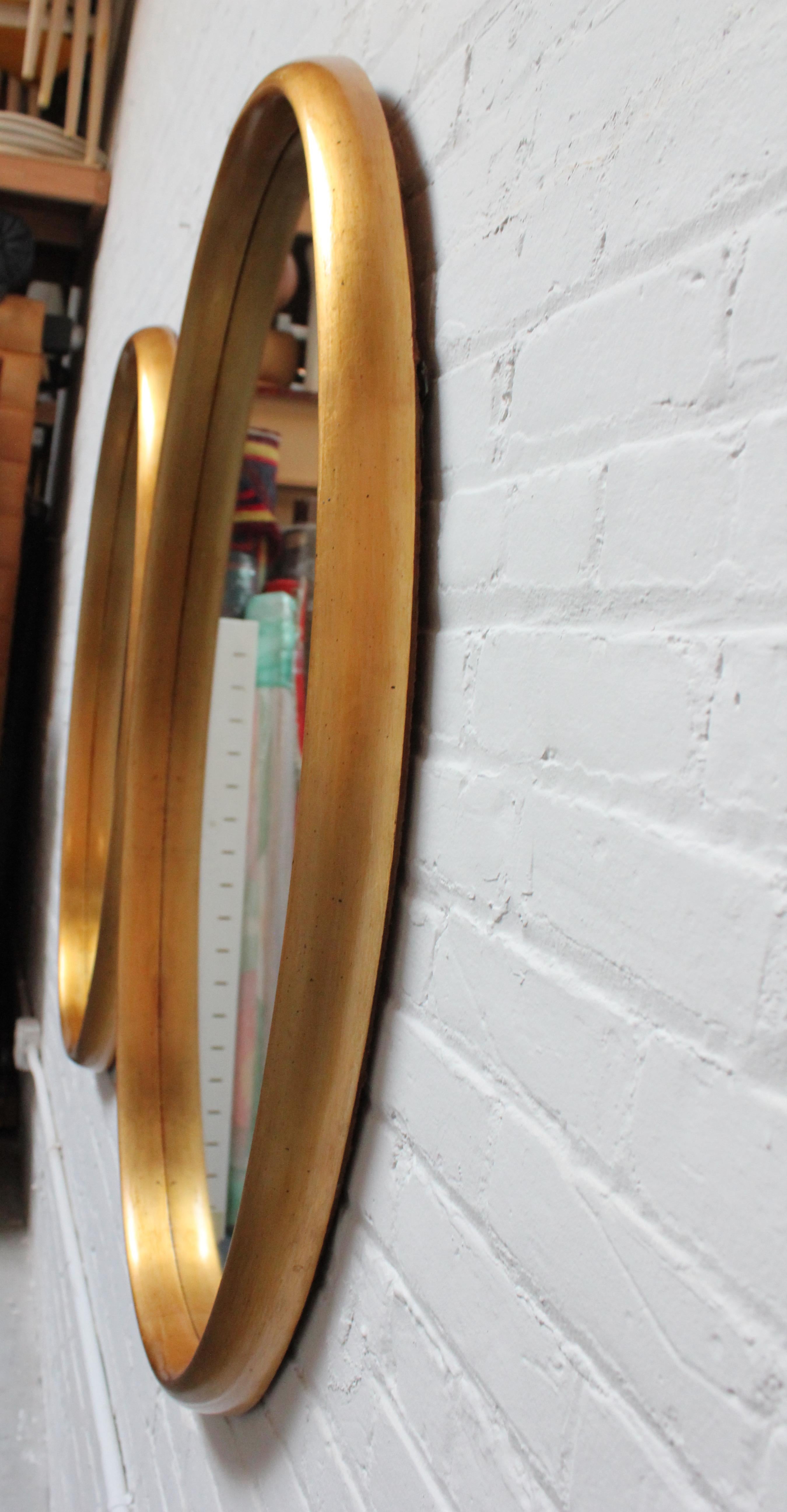 Mid-Century Modern Paire de miroirs muraux vintage Labarge ovales en bois doré en vente