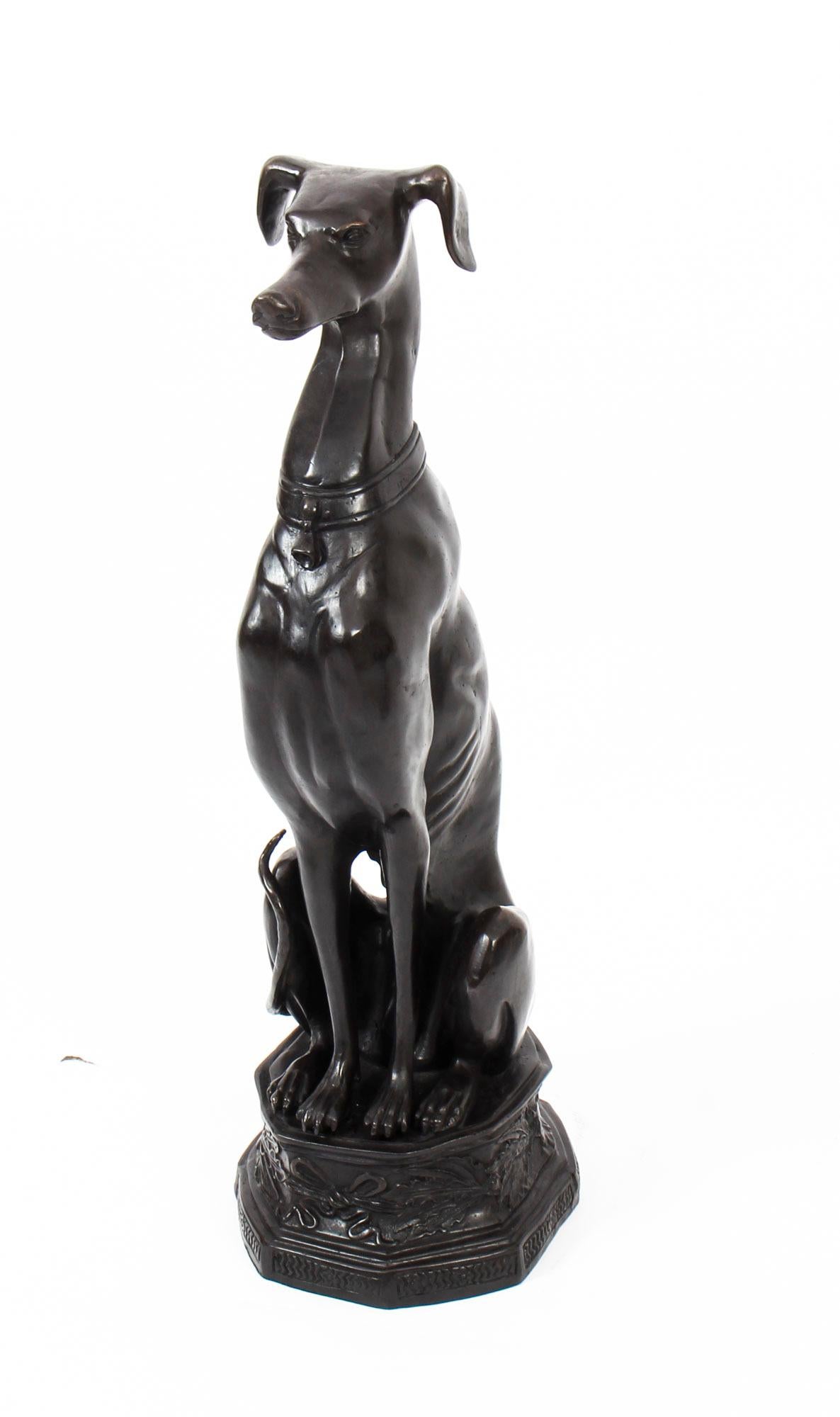 Paire de grands chiens assis en bronze Art Déco Revival 20ème siècle en vente 3