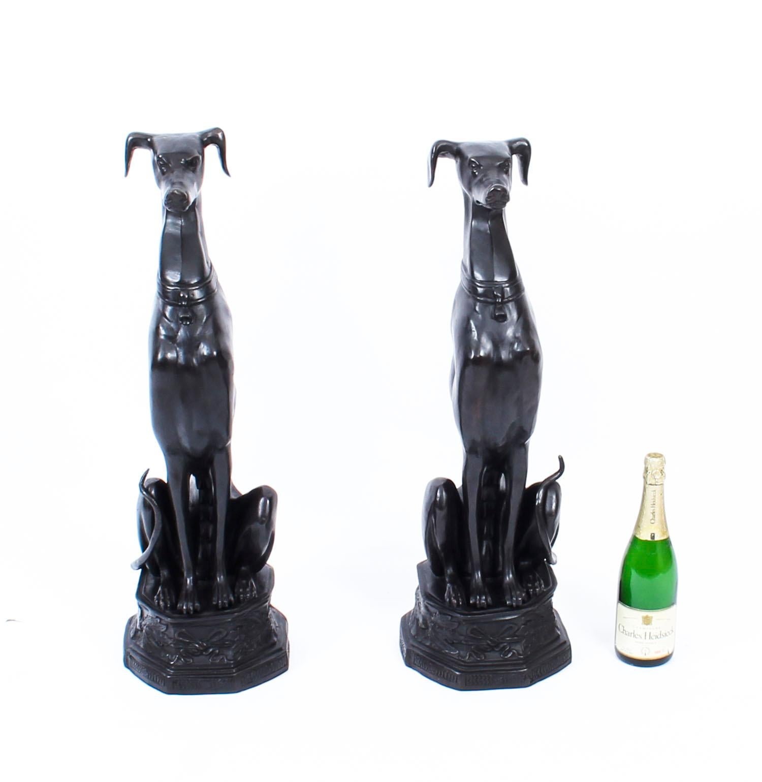 Paire de grands chiens assis en bronze Art Déco Revival 20ème siècle en vente 4