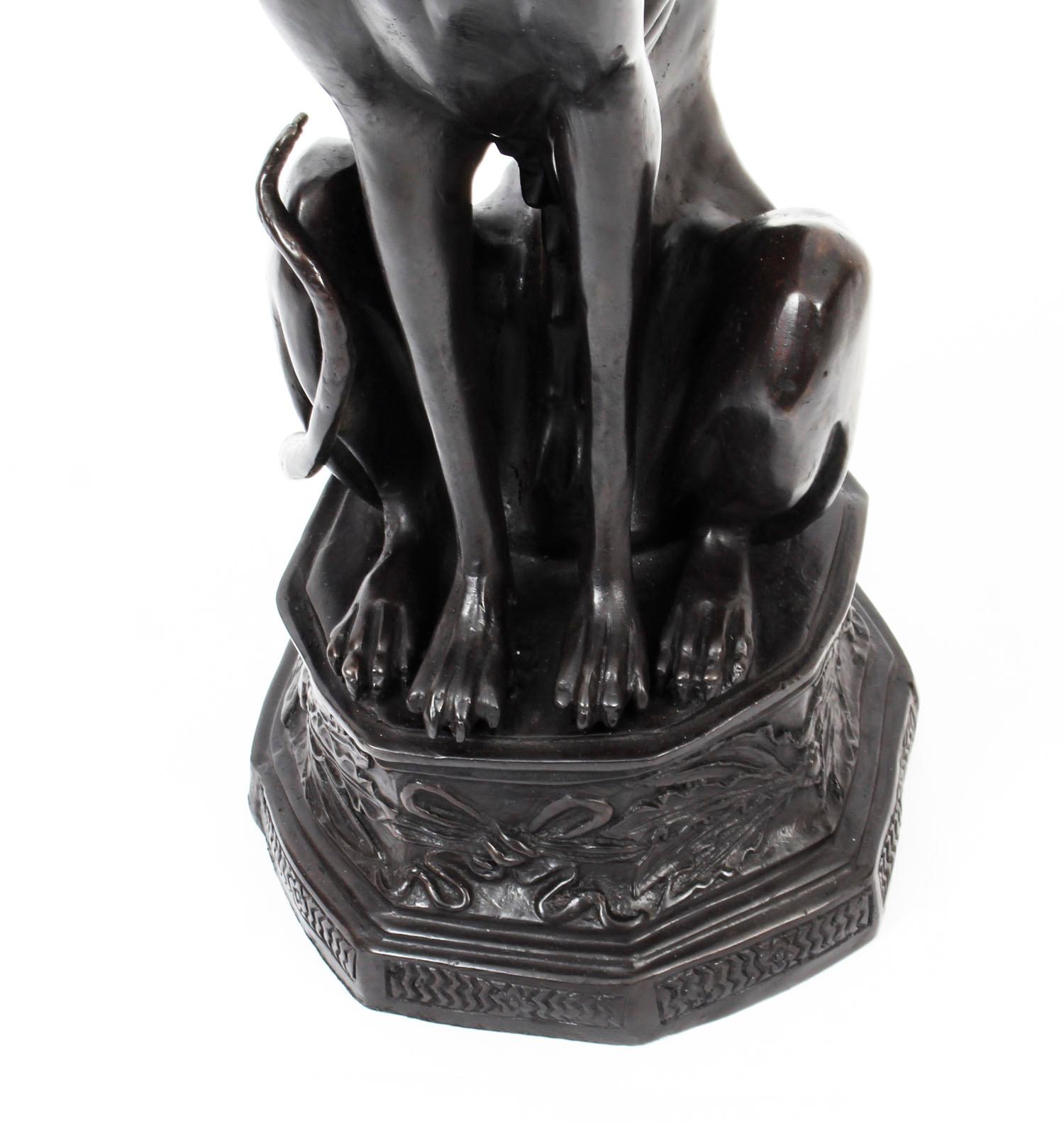Paire de grands chiens assis en bronze Art Déco Revival 20ème siècle en vente 1