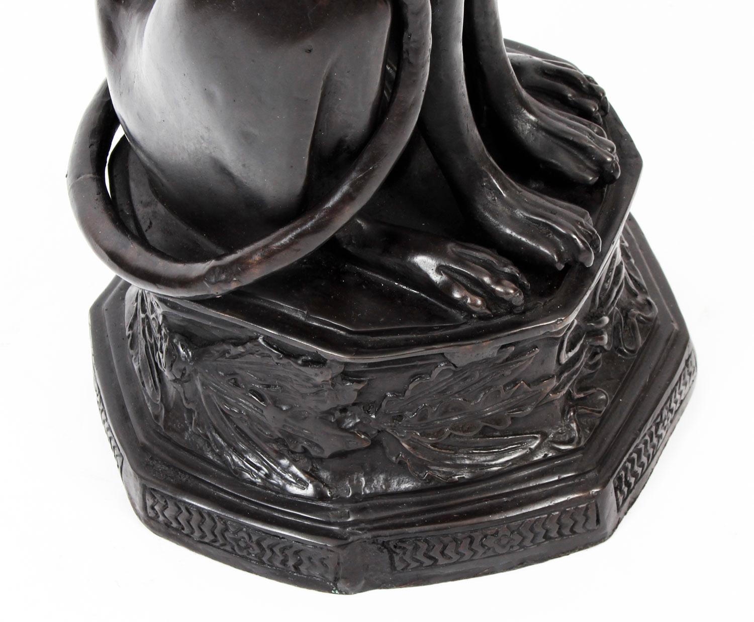 Paire de grands chiens assis en bronze Art Déco Revival 20ème siècle en vente 2