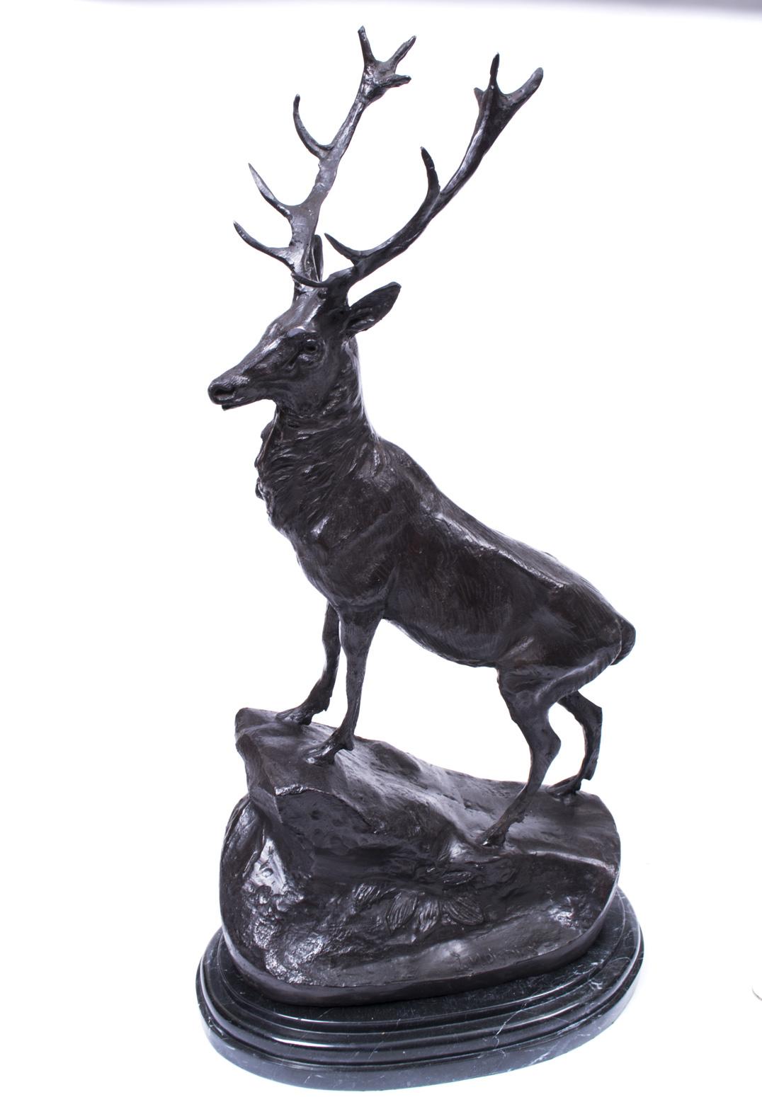 Paire de grandes statuettes de cerf en bronze d'après Moigniez, 20e siècle en vente 5