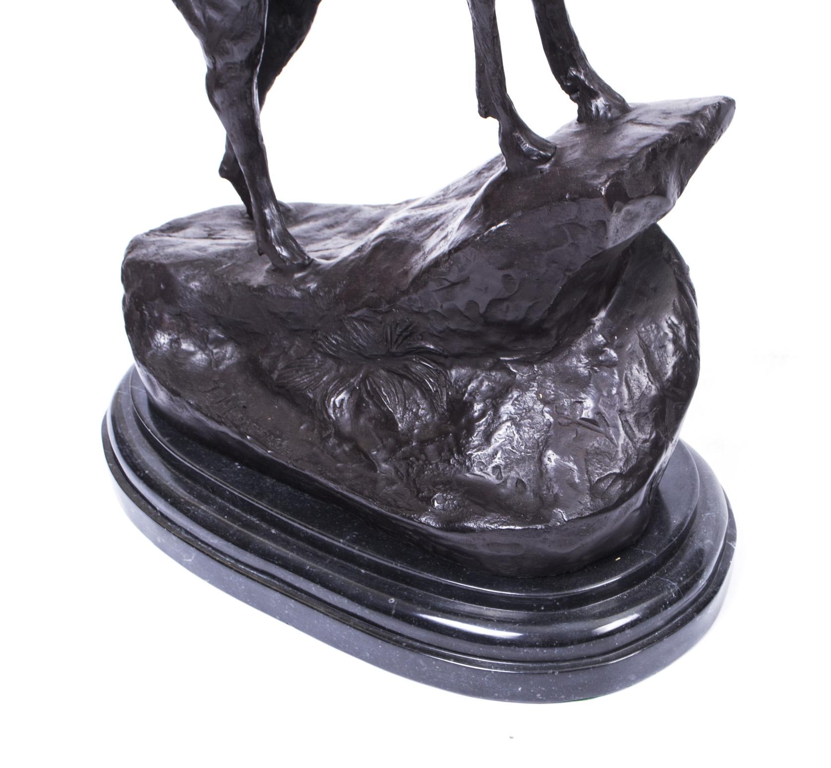 Paire de grandes statuettes de cerf en bronze d'après Moigniez, 20e siècle en vente 8